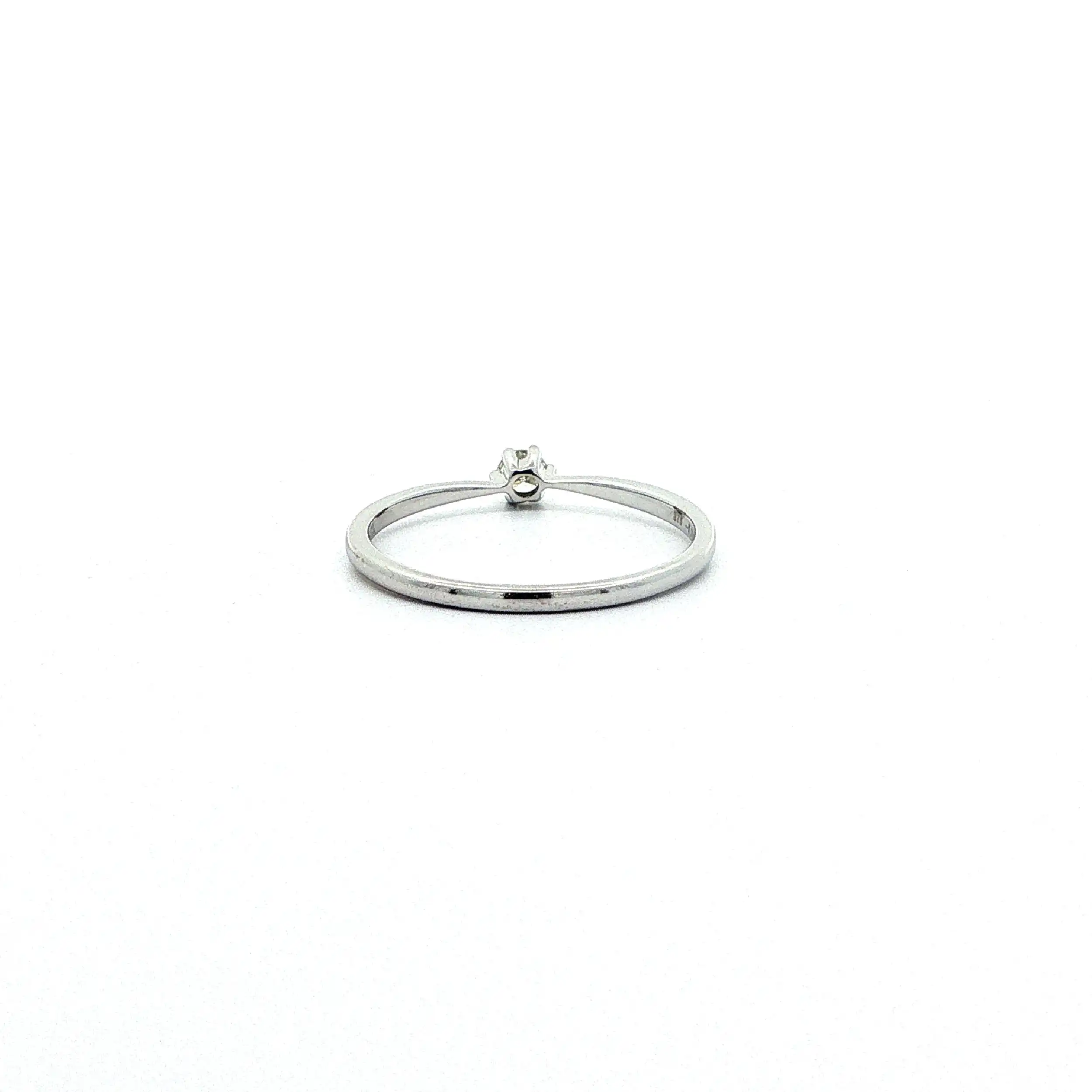 Ring Weißgold mit Brillant, graviert mit 0,10ct. W/LR mit Zertifikat Ring Weißgold mit Brillant, graviert mit 0,10ct. W/LR mit Zertifikat
