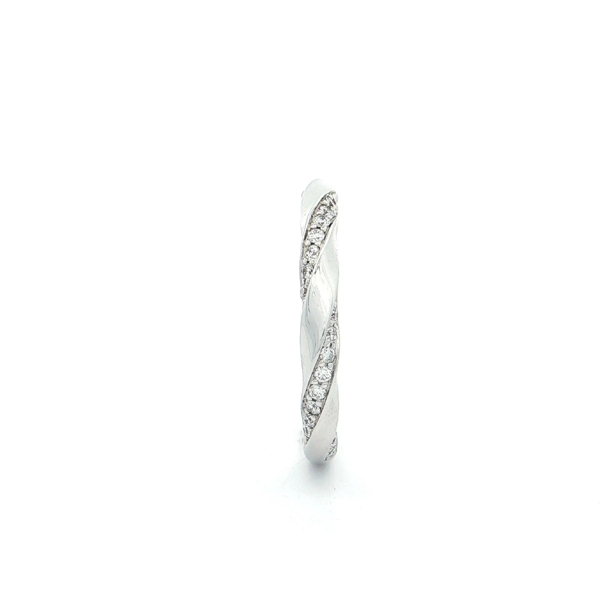 Ring Weißgold gedreht mit Brillanten Ring Weißgold gedreht mit Brillanten