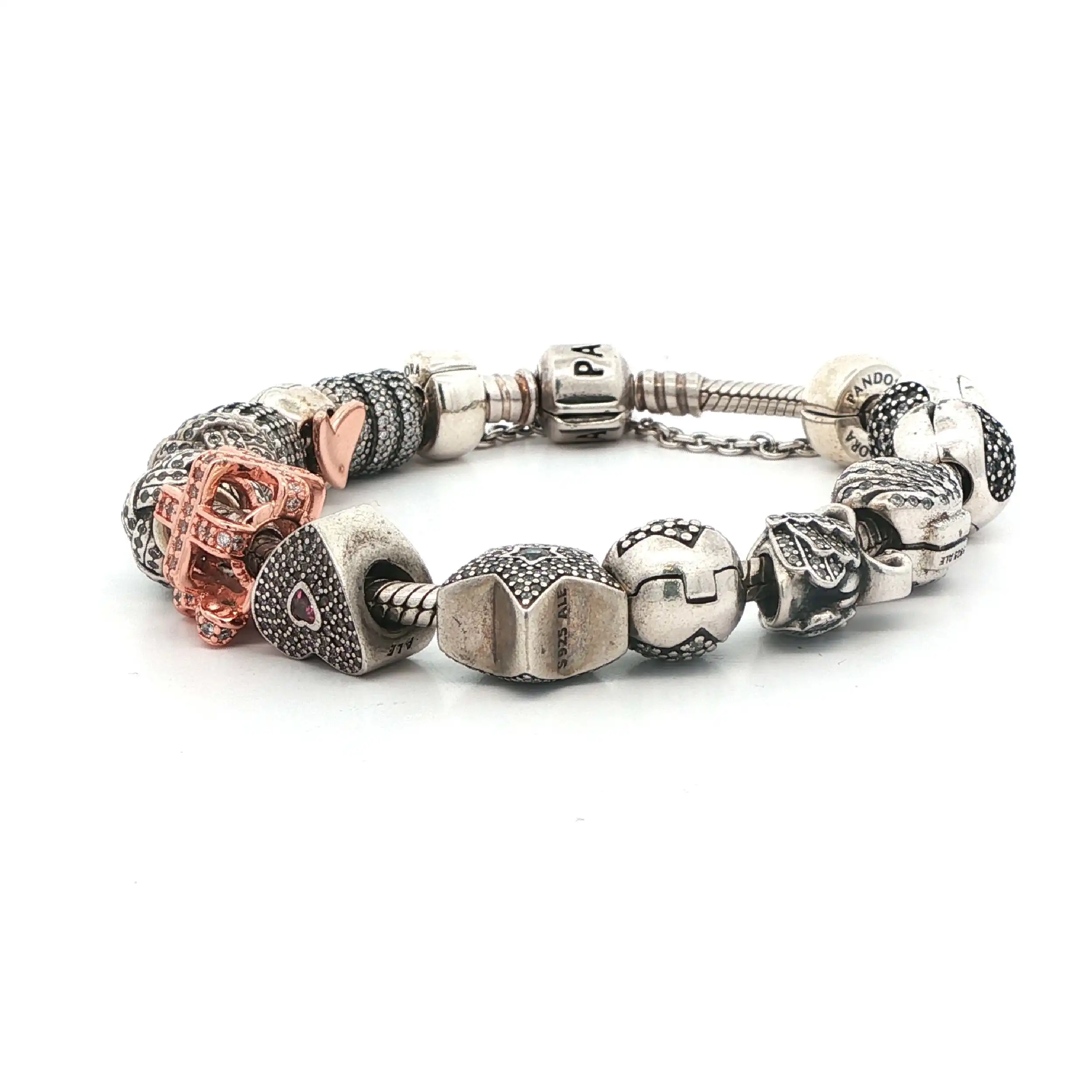 Pandora Armband mit diversen Charms Pandora Armband mit diversen Charms