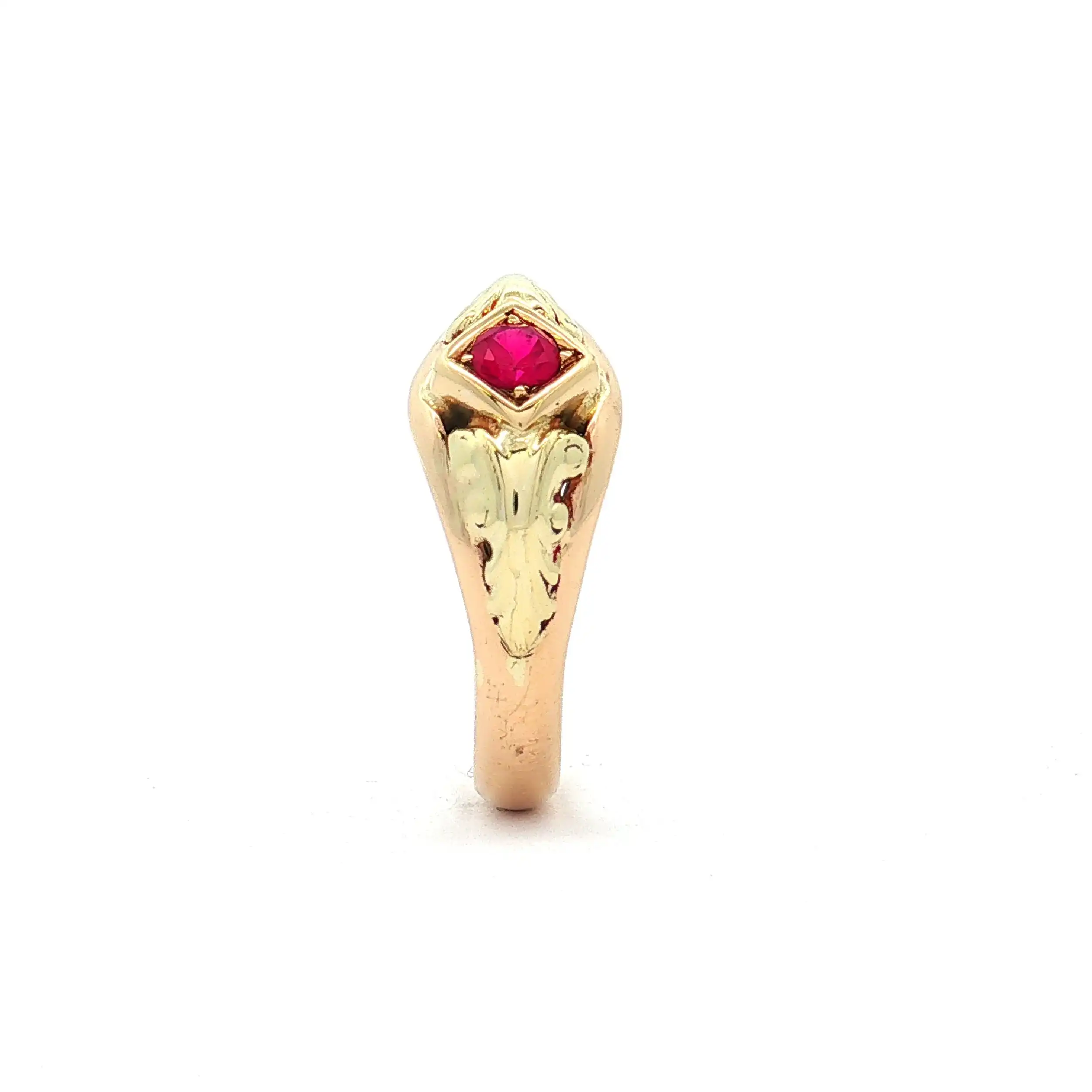 Ring mit beschädigtem Rubin Ring mit beschädigtem Rubin