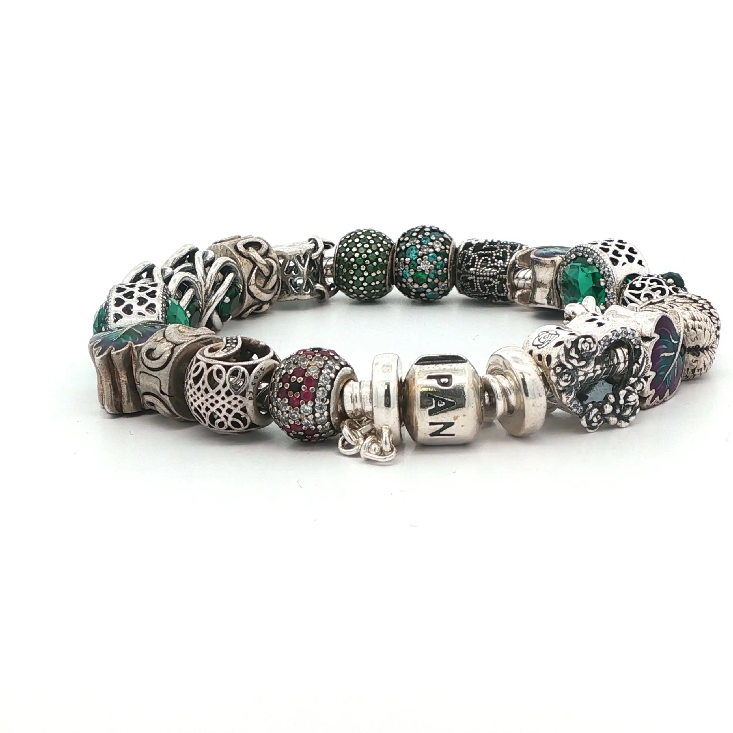 Pandora Armband mit 18 Charms Pandora Armband mit 18 Charms
