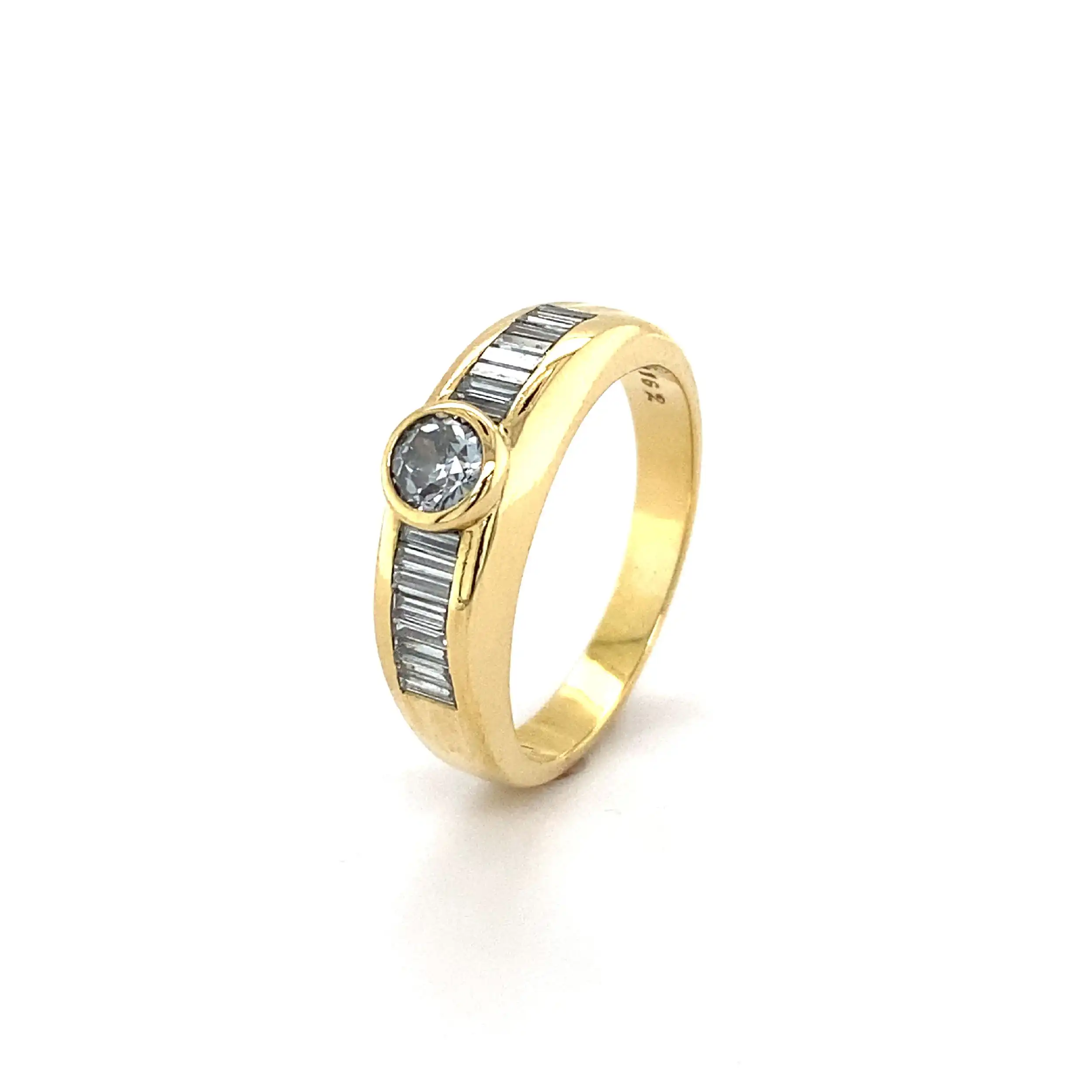 Ring Gelbgold mit Brillant und Diamanten Ring Gelbgold mit Brillant und Diamanten