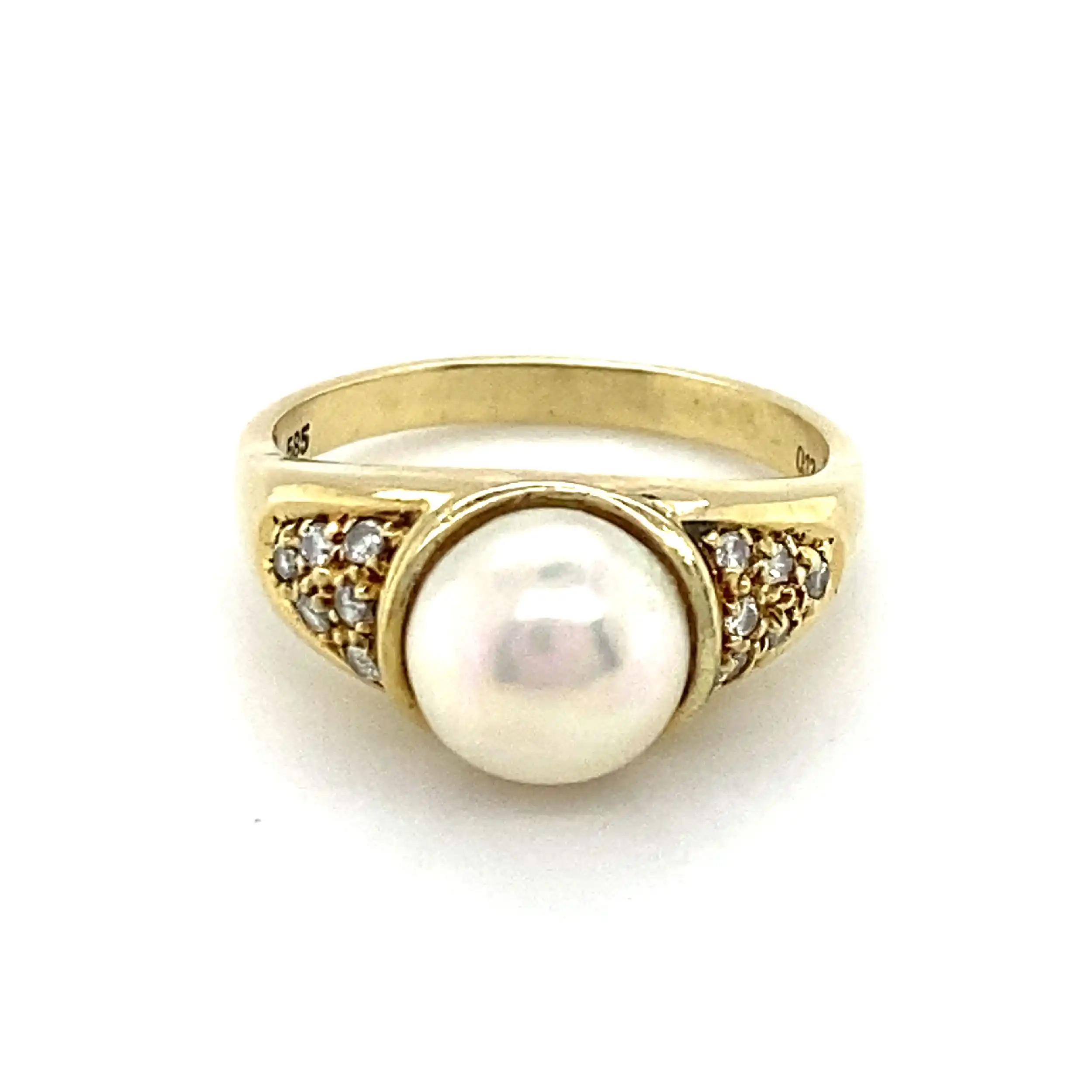 Ring Gelbgold mit Perle und Brillanten Ring Gelbgold mit Perle und Brillanten