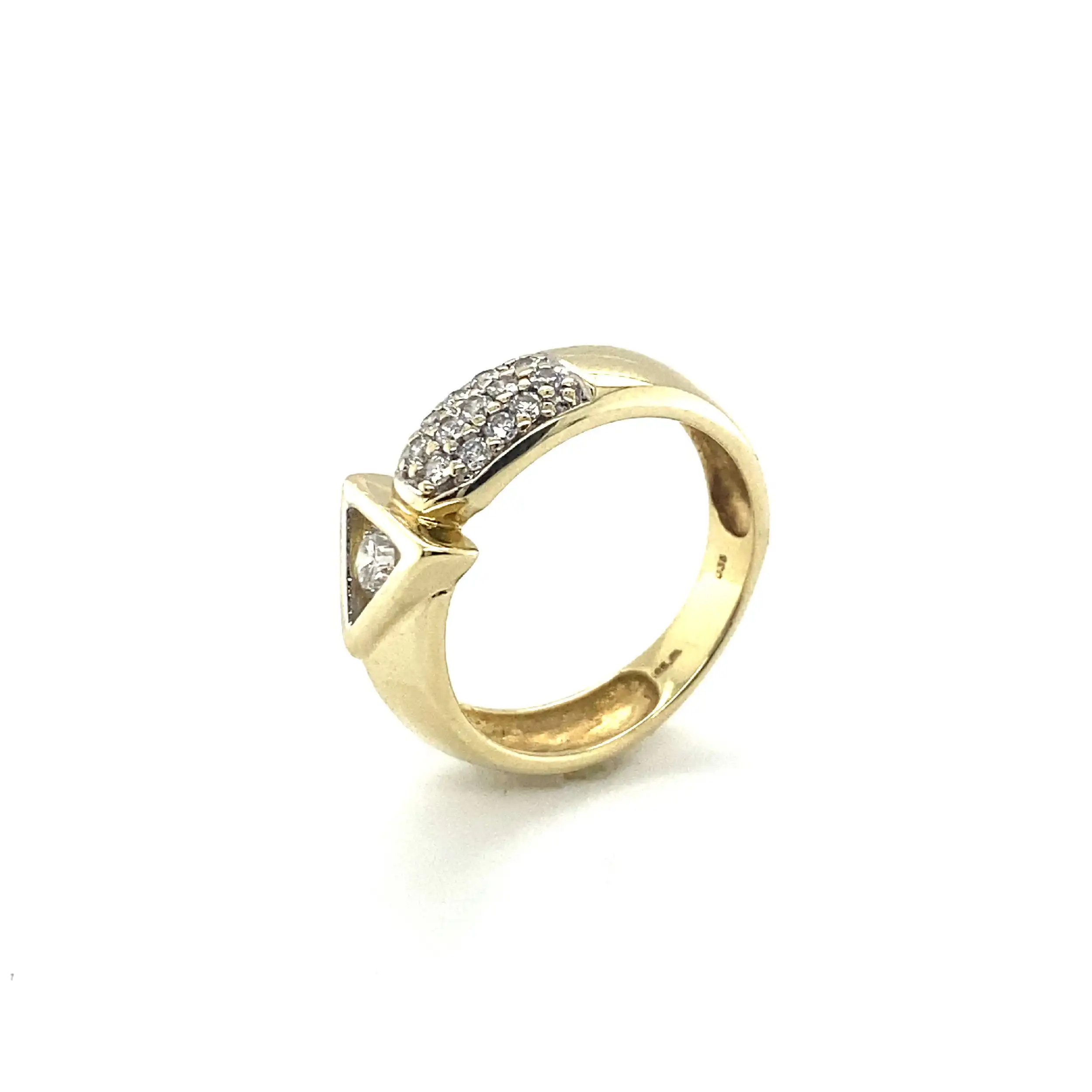 Ring Gelbgold mit Brillanten, graviert mit 0,35ct. Ring Gelbgold mit Brillanten, graviert mit 0,35ct.