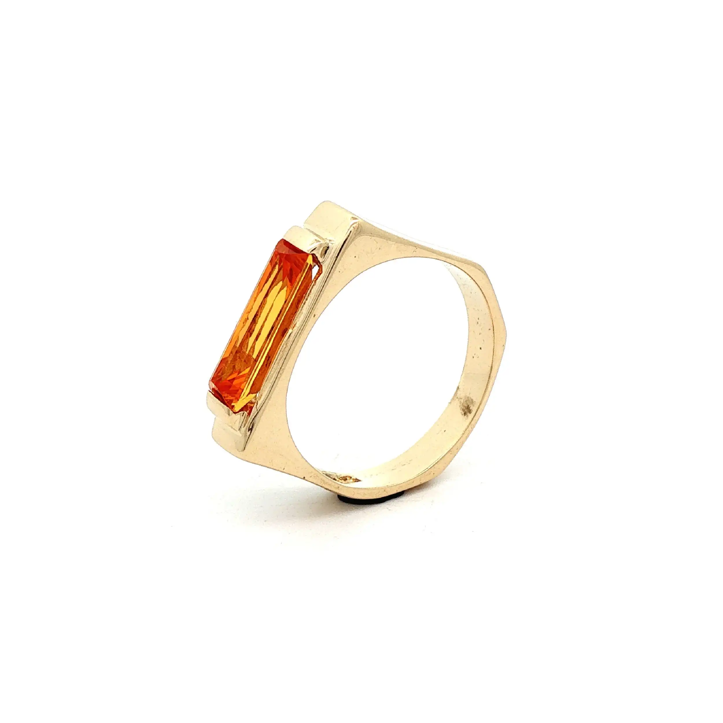 Ring Gelbgold mit orangem Farbstein Ring Gelbgold mit orangem Farbstein