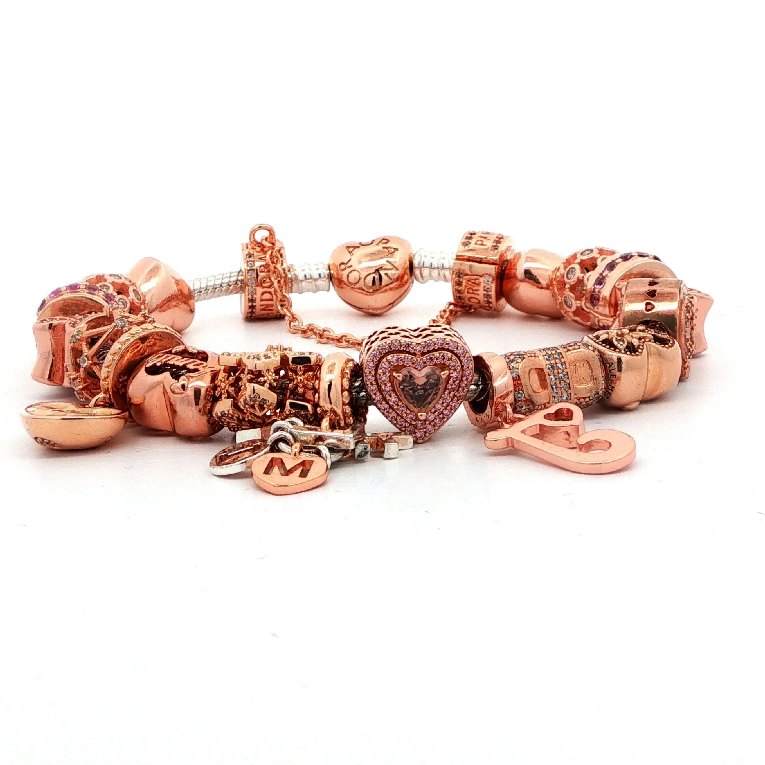 Pandora Armband mit Herzverschluss Rosé mit 18 Charms Pandora Armband mit Herzverschluss Rosé mit 18 Charms