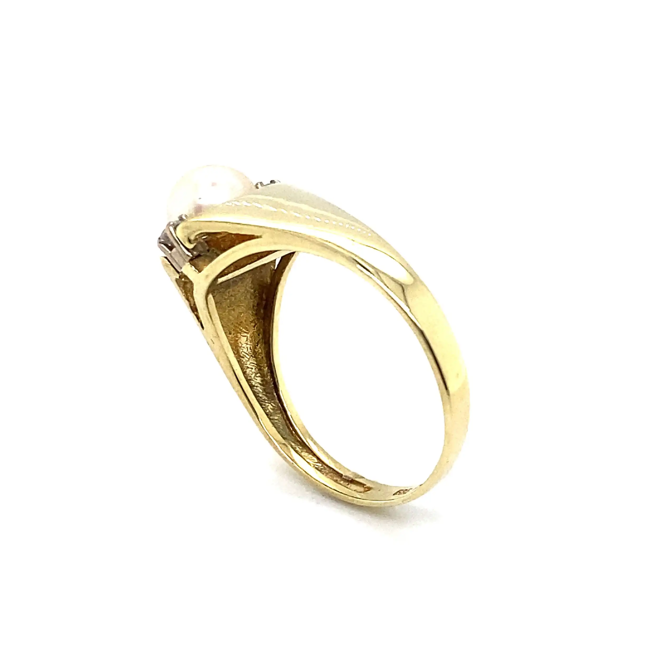 Ring Gelbgold mit Perle und Brillanten Ring Gelbgold mit Perle und Brillanten