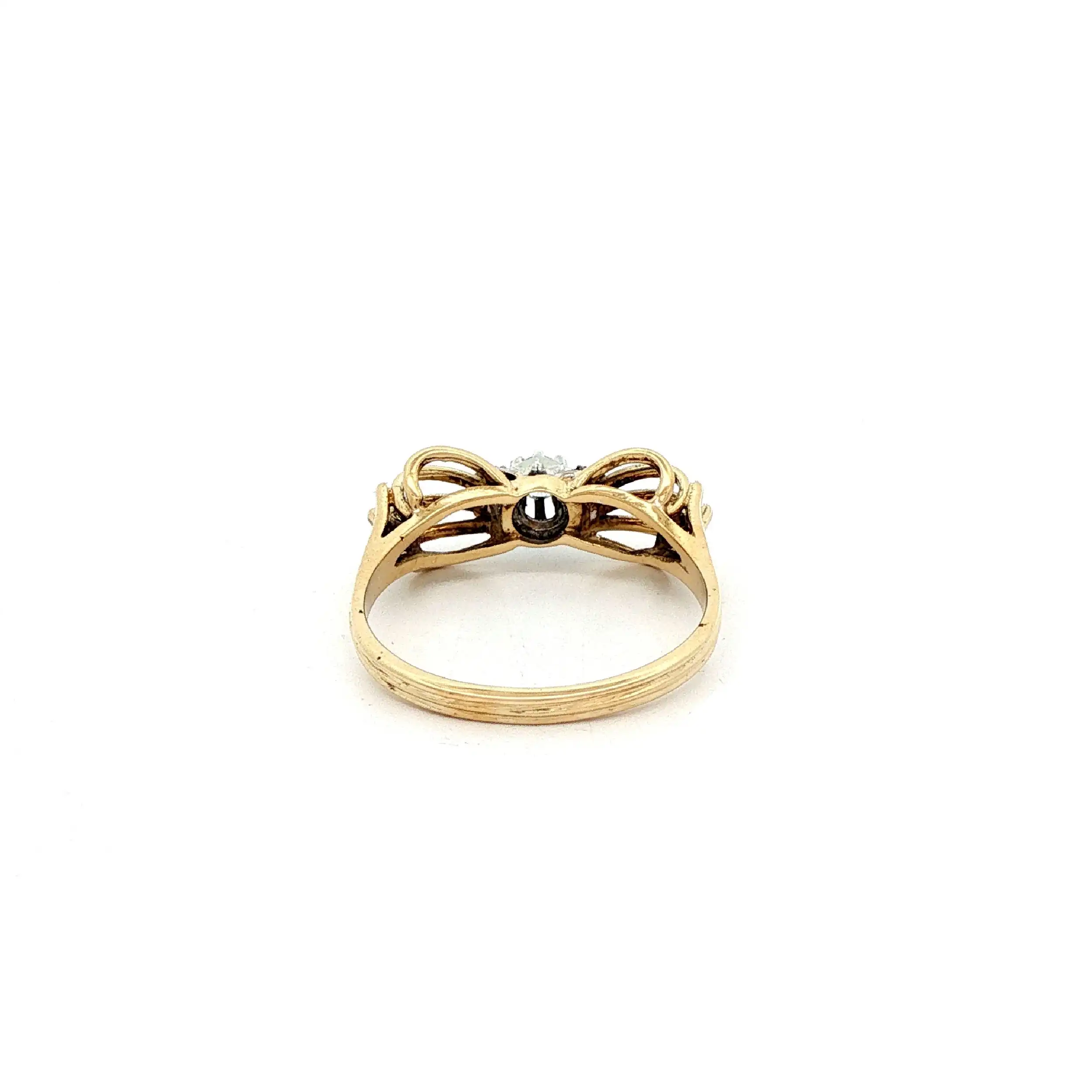 Ring mit Brillant und Diamantrosen Ring mit Brillant und Diamantrosen