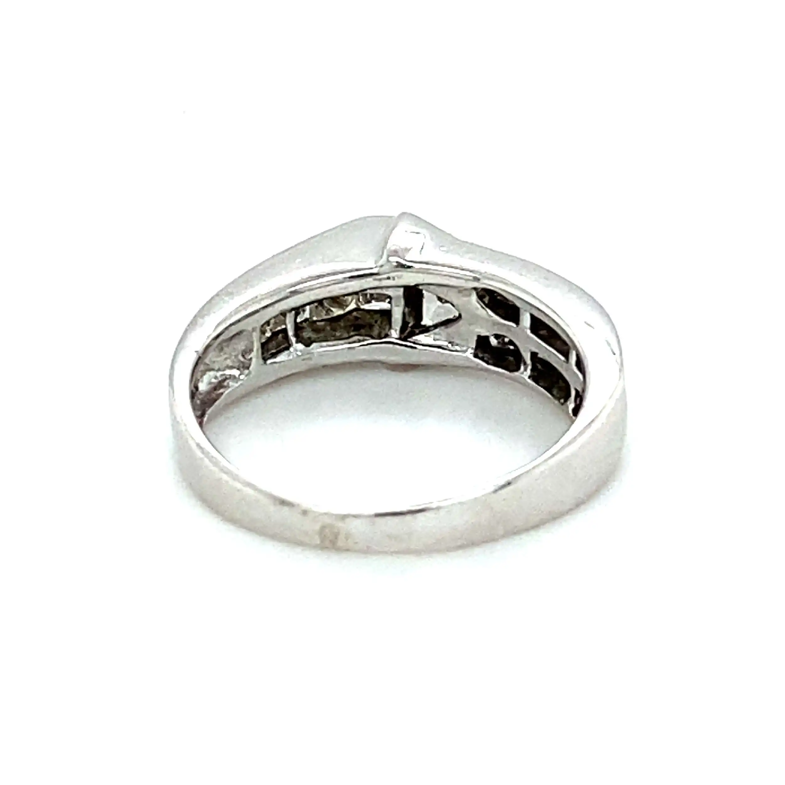 Ring Weißgold mit Diamanten, graviert mit 0,90ct Ring Weißgold mit Diamanten, graviert mit 0,90ct