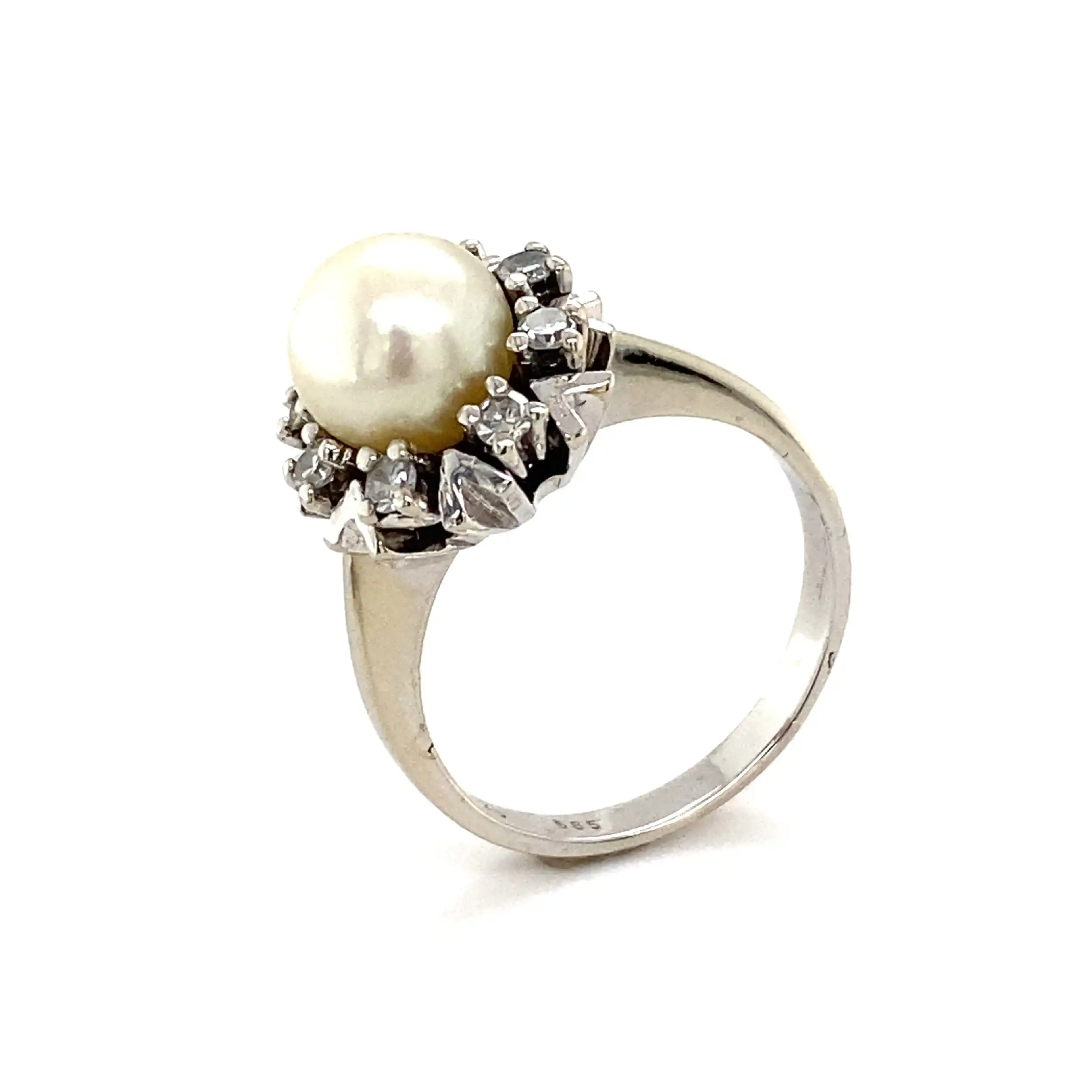 Ring Weißgold mit Perle & Diamanten, graviert mit 0,25ct.