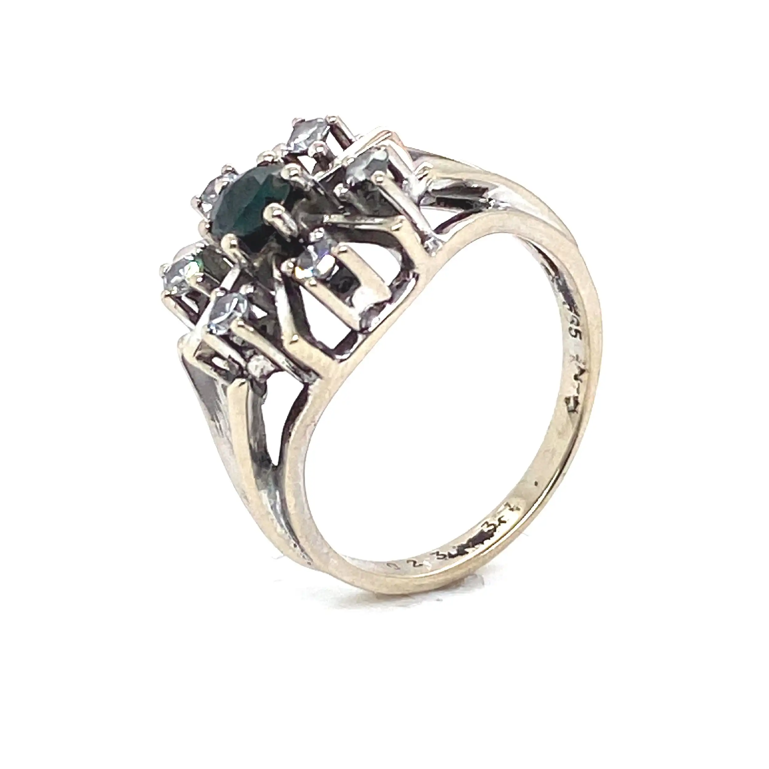 Ring Weißgold mit Brillanten Melee, graviert mit 0,23ct. und Saphir Ring Weißgold mit Brillanten Melee, graviert mit 0,23ct. und Saphir