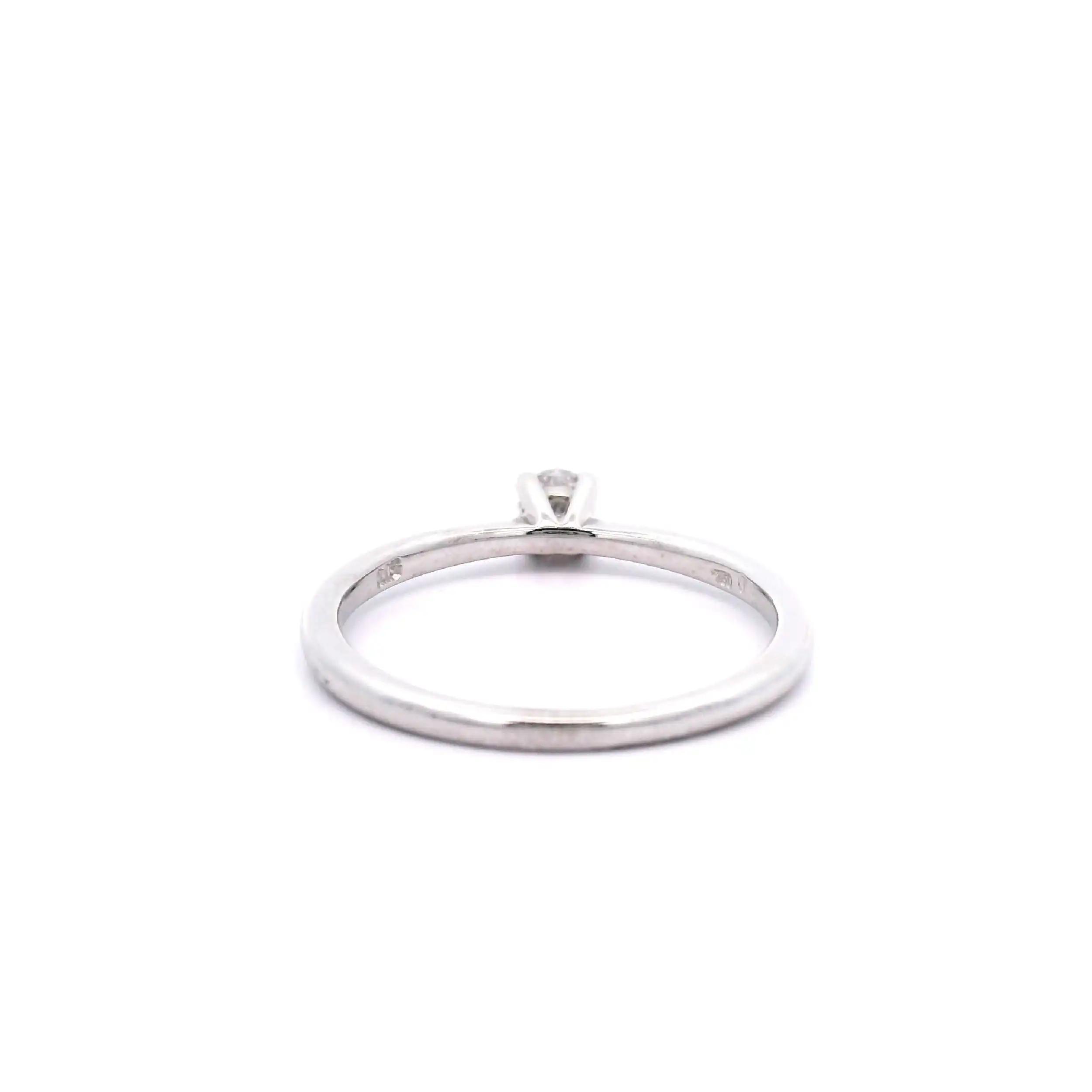 Ring Weißgold mit Brillant-Solitär, graviert mit "0,15" Ring Weißgold mit Brillant-Solitär, graviert mit "0,15"