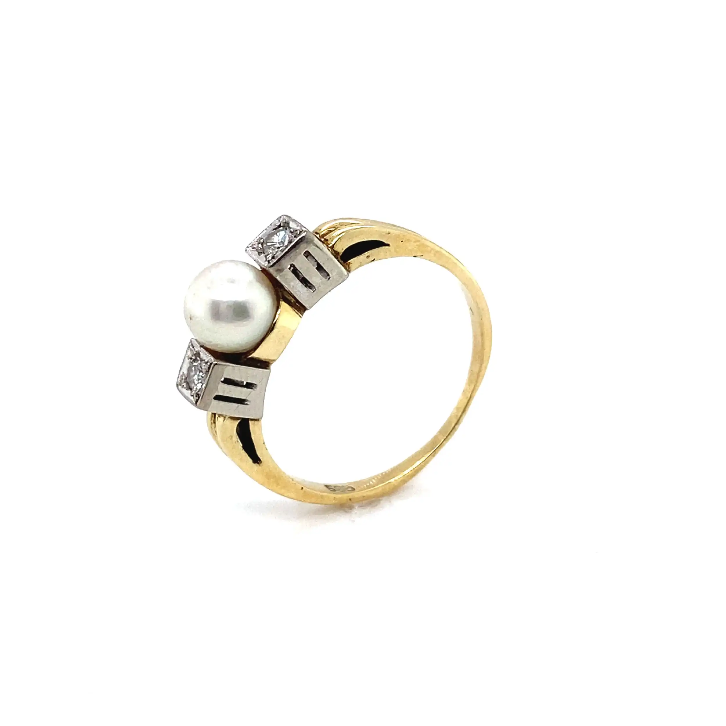 Ring Gelbgold mit Perle und Brillanten ca. 0,06ct. Ring Gelbgold mit Perle und Brillanten ca. 0,06ct.
