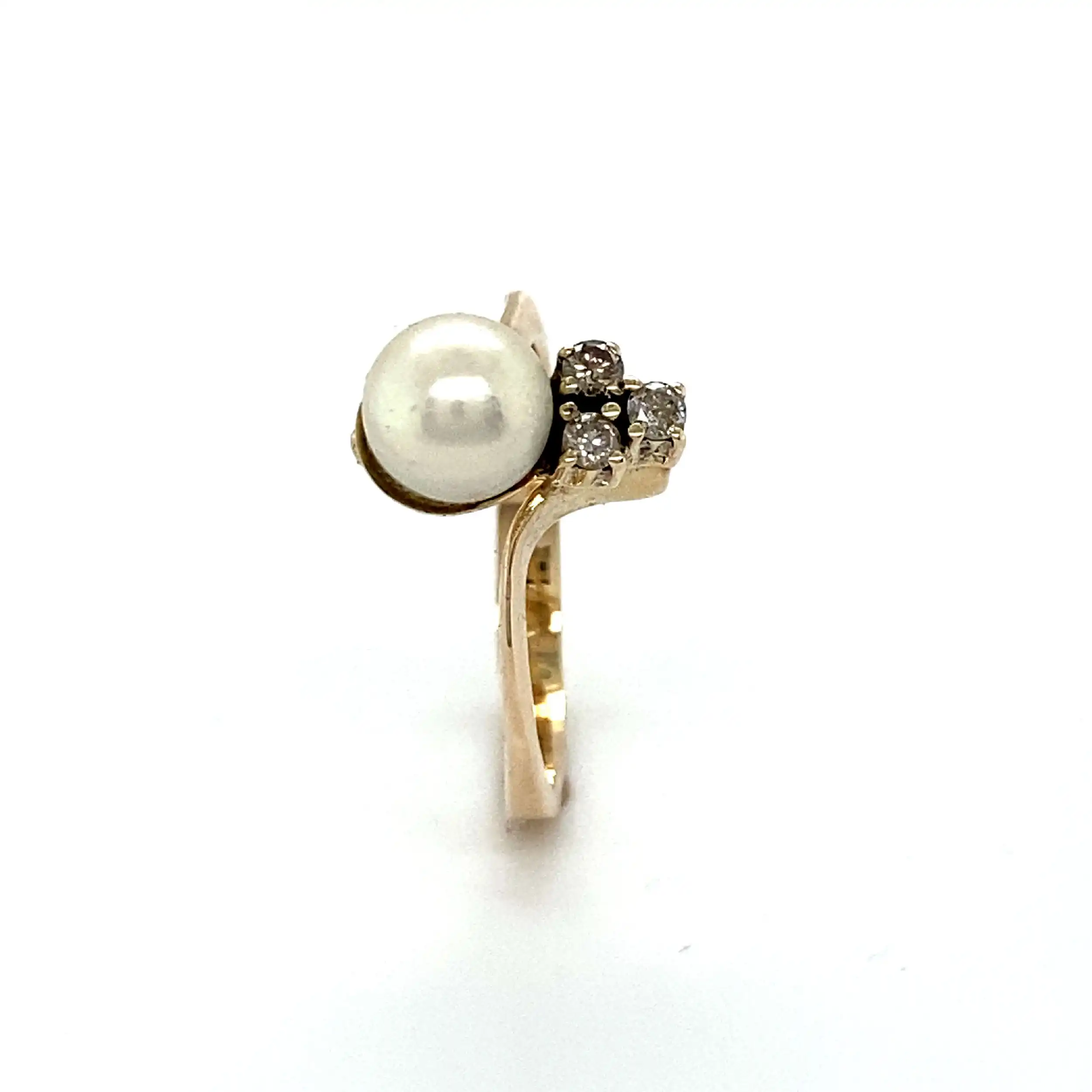 Ringn Gelbgold mit Perle und Brillanten Ringn Gelbgold mit Perle und Brillanten