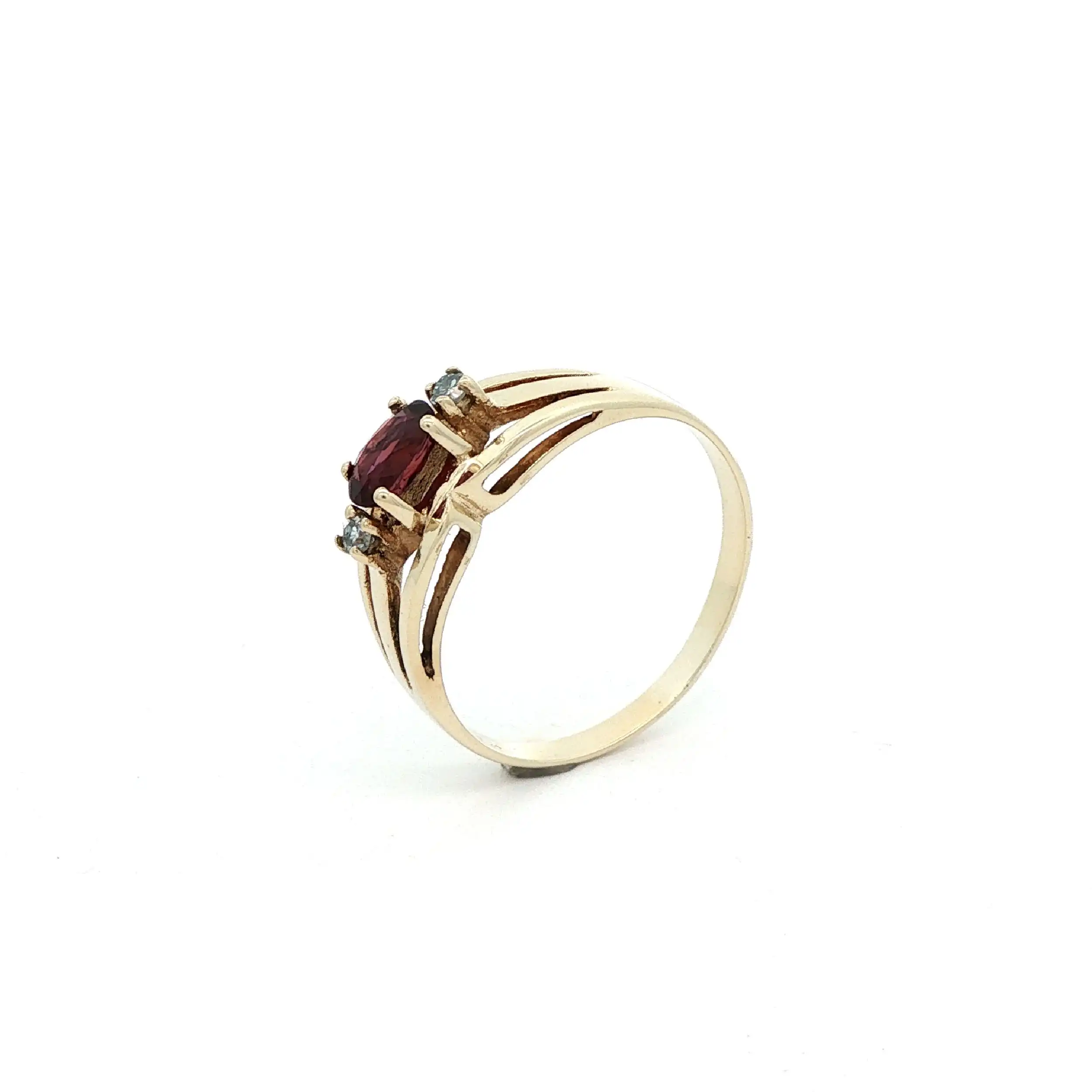 Ring Gelbgold mit rotem Farbstein und Diamanten