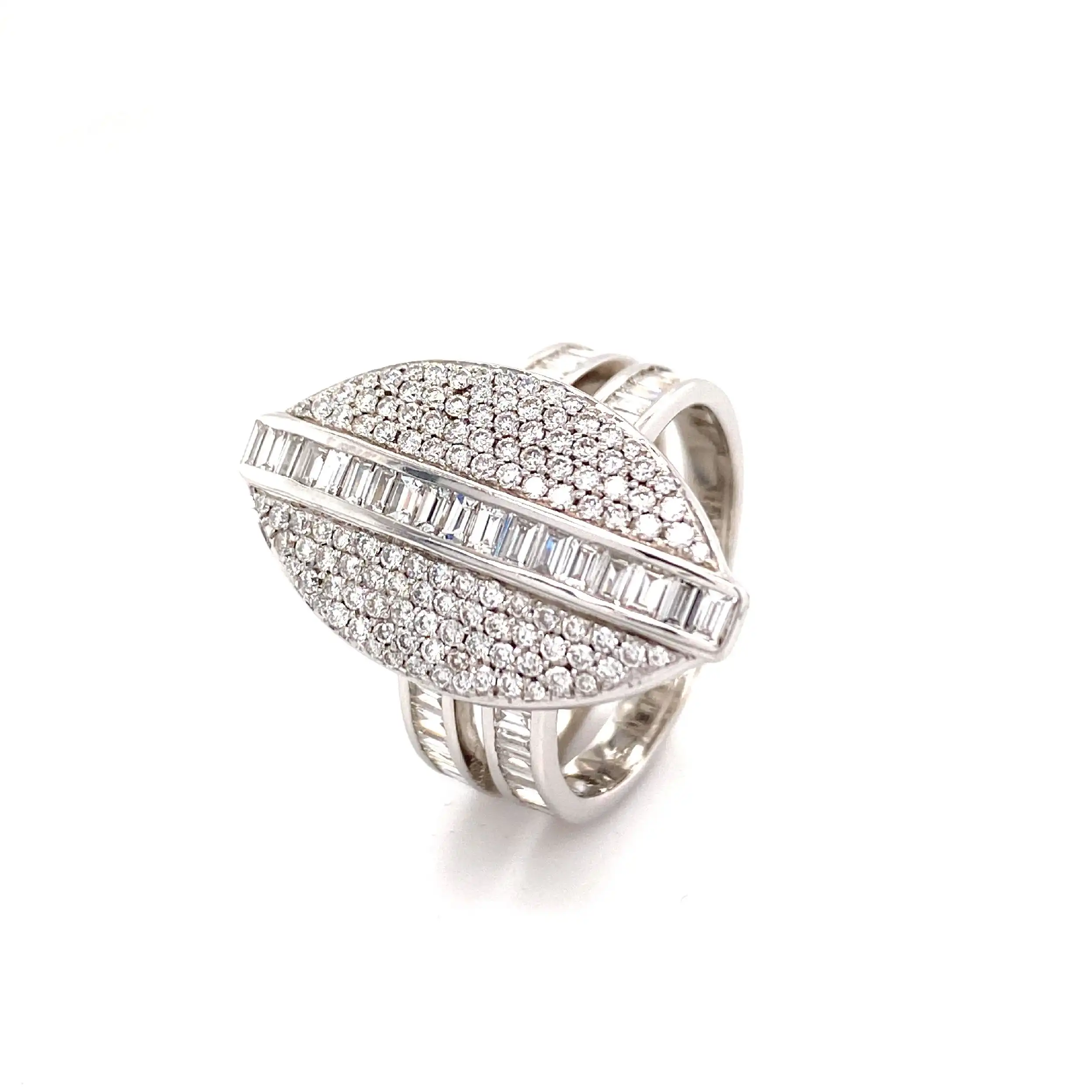 Ring Weißgold mit Brillanten & Baguette Diamanten Ring Weißgold mit Brillanten & Baguette Diamanten