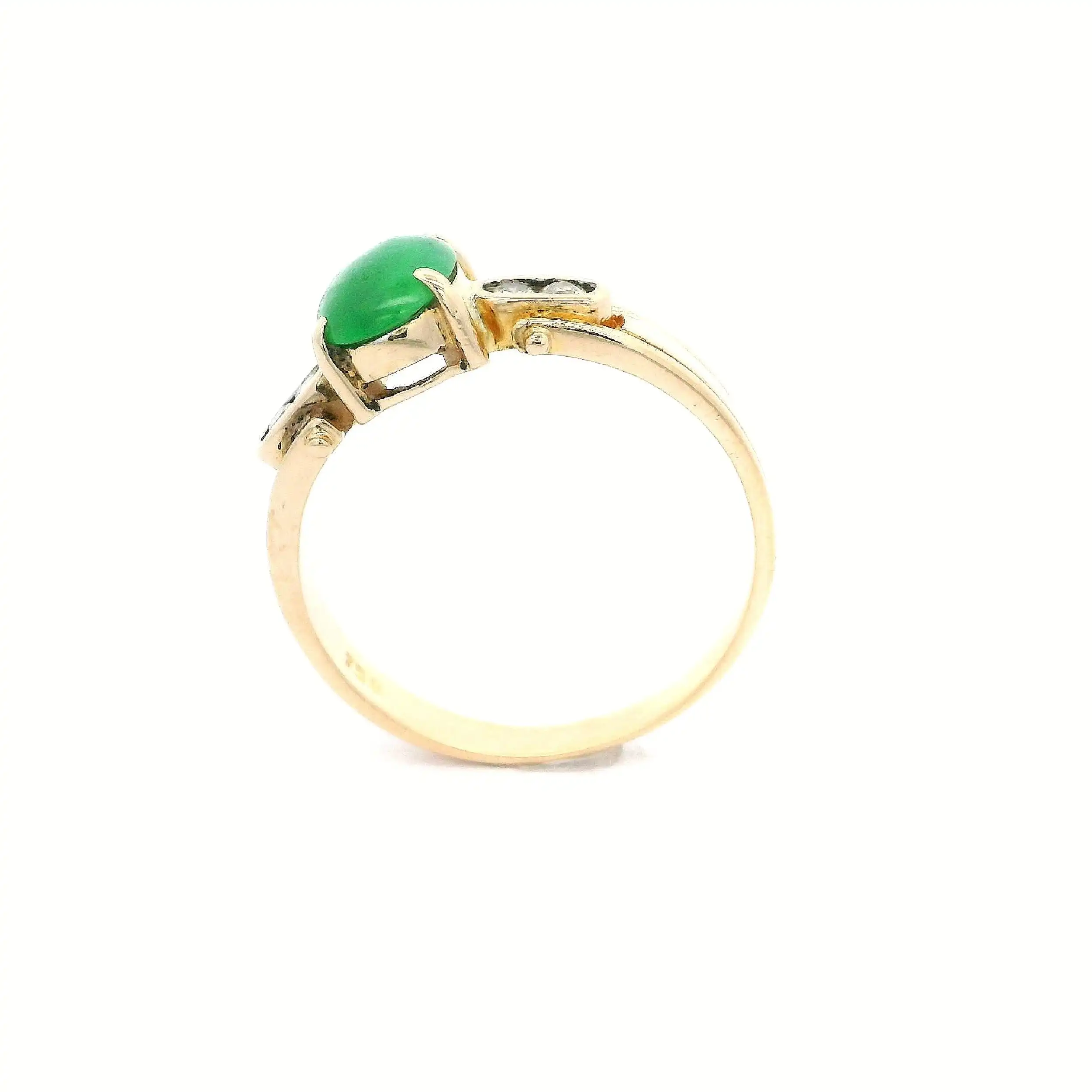 Ring Gelbgold mit grünem Cabochon und Brillanten Ring Gelbgold mit grünem Cabochon und Brillanten