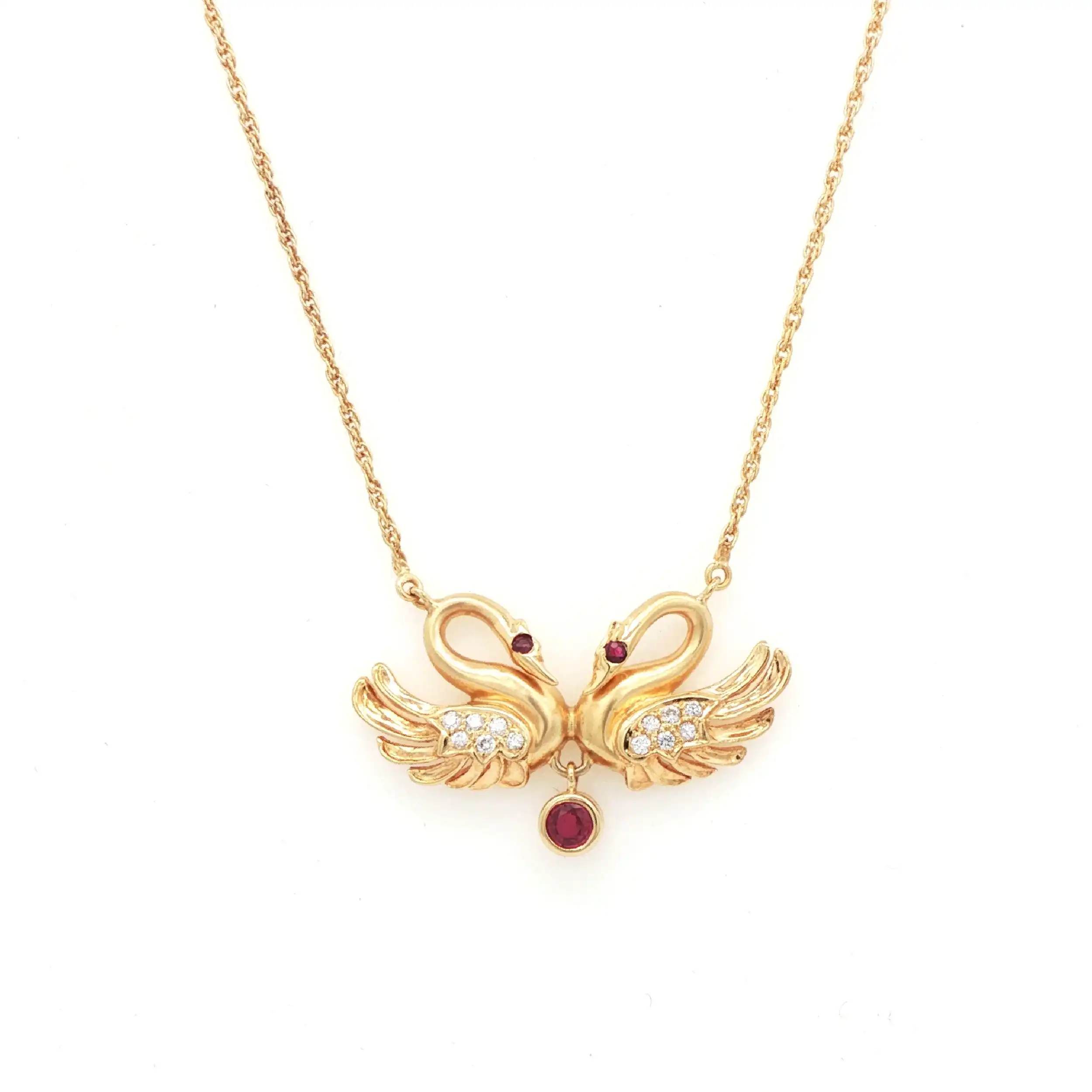 Collier Gelbgold Schwan mit roten Farbsteinen und Brillanten Collier Gelbgold Schwan mit roten Farbsteinen und Brillanten
