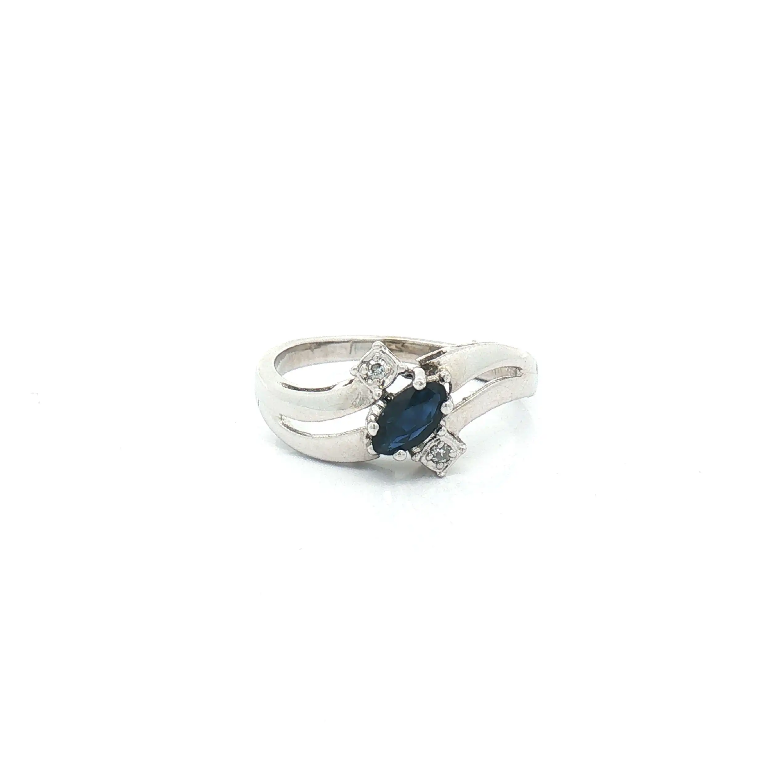 Ring Weißgold mit Saphir und Diamanten