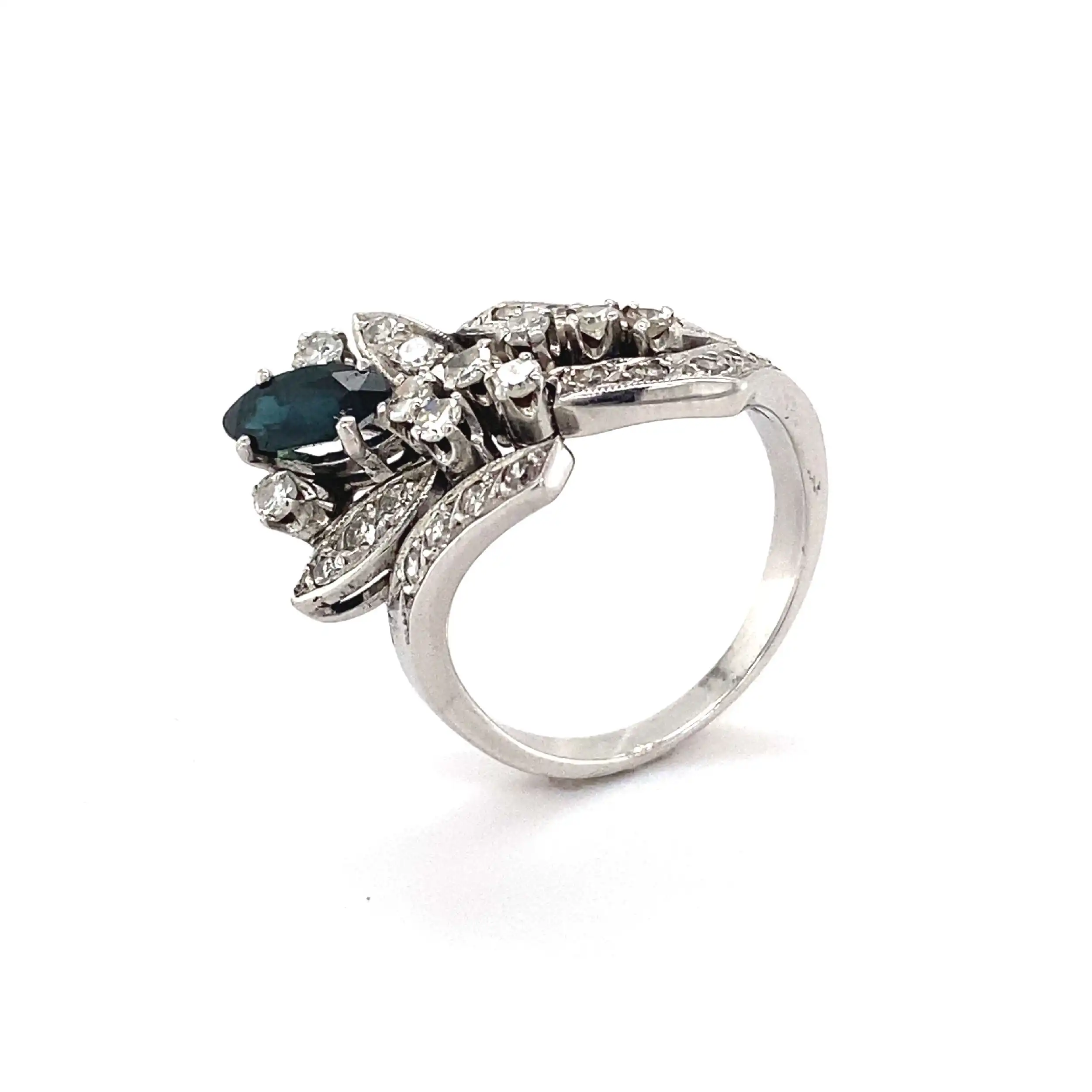 Ring Weißgold mit Saphir und Diamanten Ring Weißgold mit Saphir und Diamanten