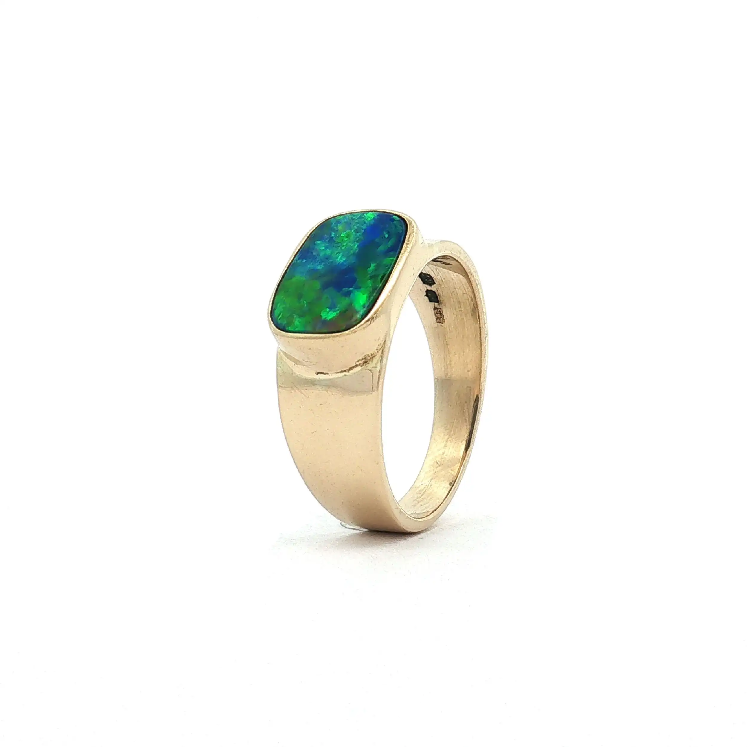 Ring Gelbgold mit Opal Doublette