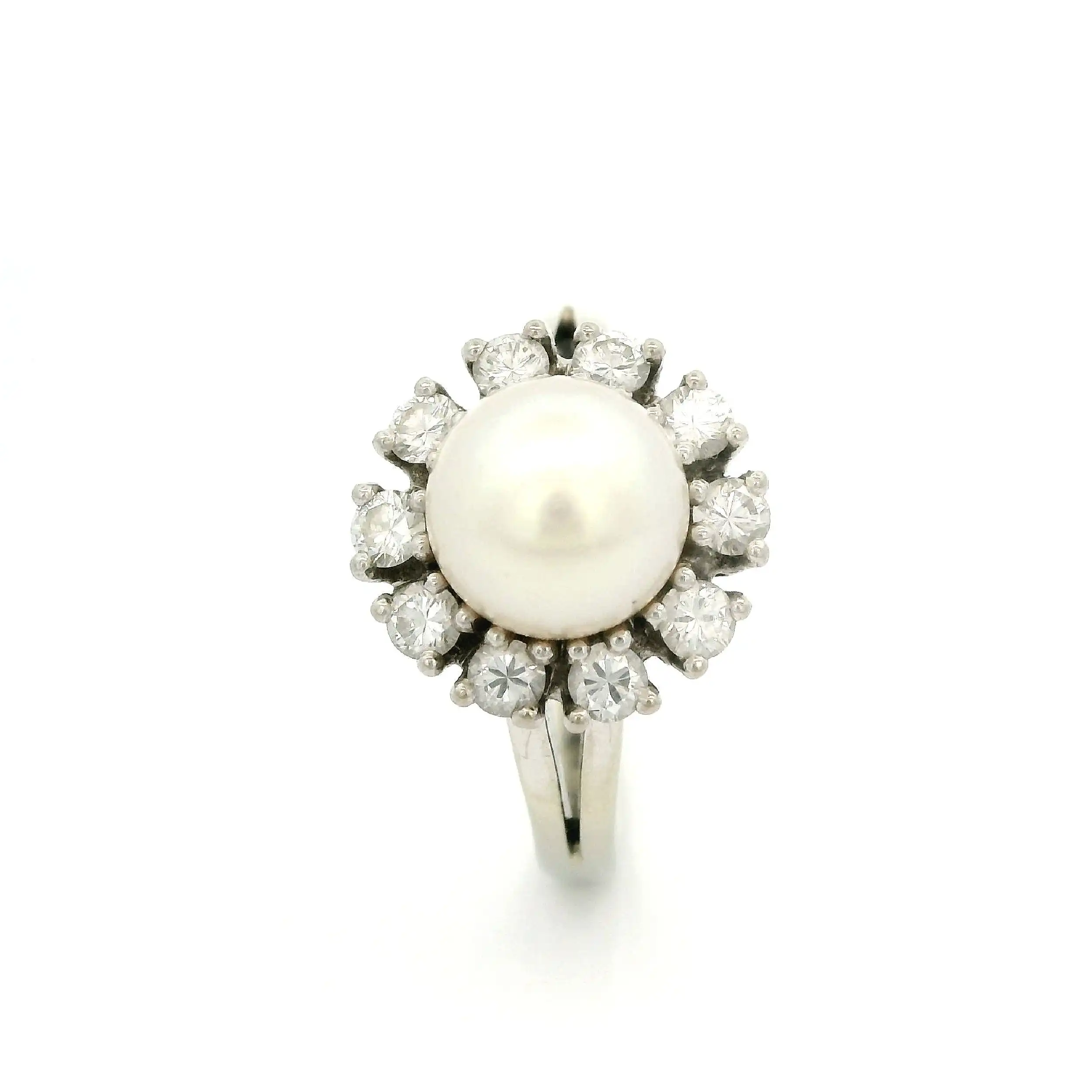 Ring Weißgold mit Brillanten und Akoyaperle Ring Weißgold mit Brillanten und Akoyaperle
