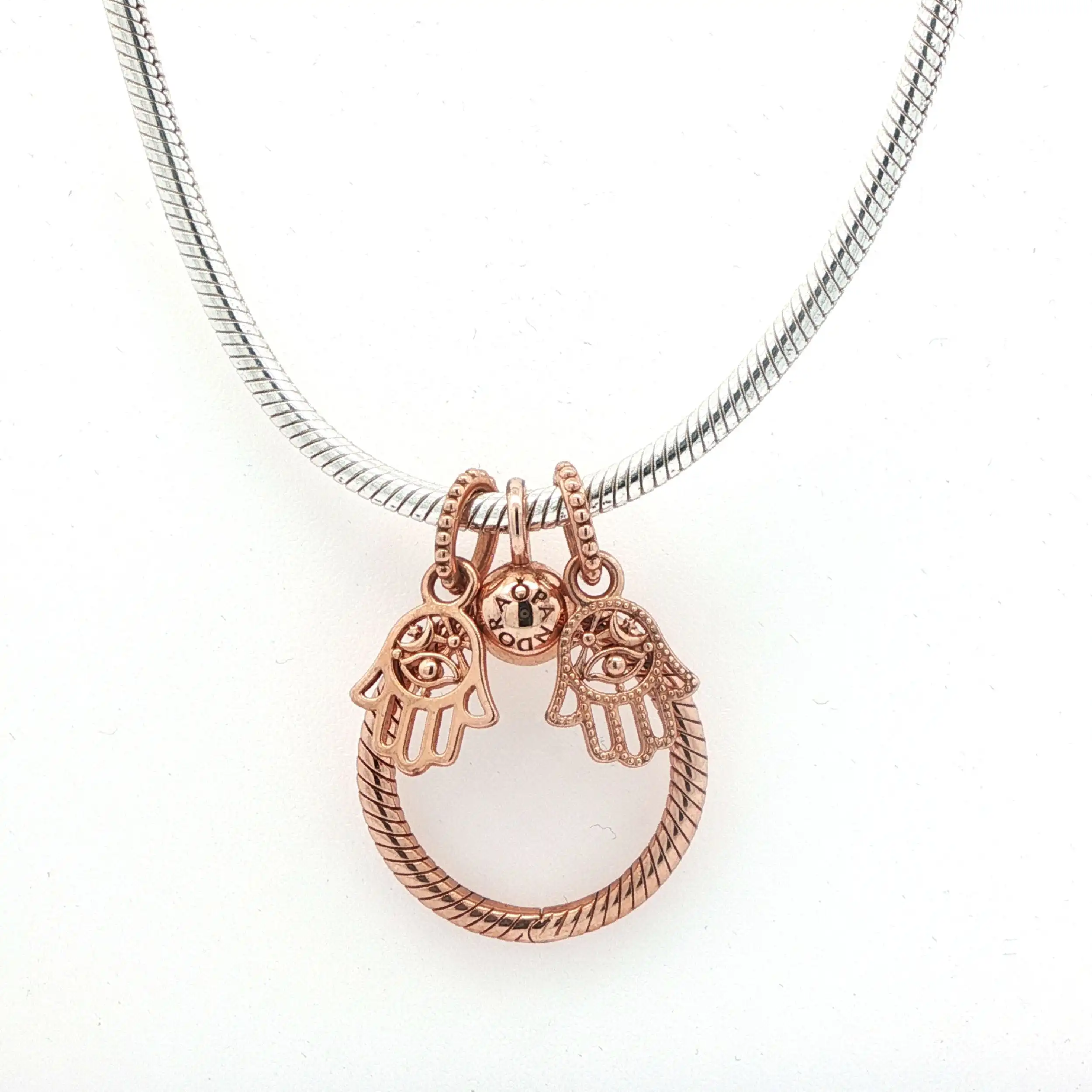 Pandora Collier mit Anhänger und Charms Pandora Collier mit Anhänger und Charms