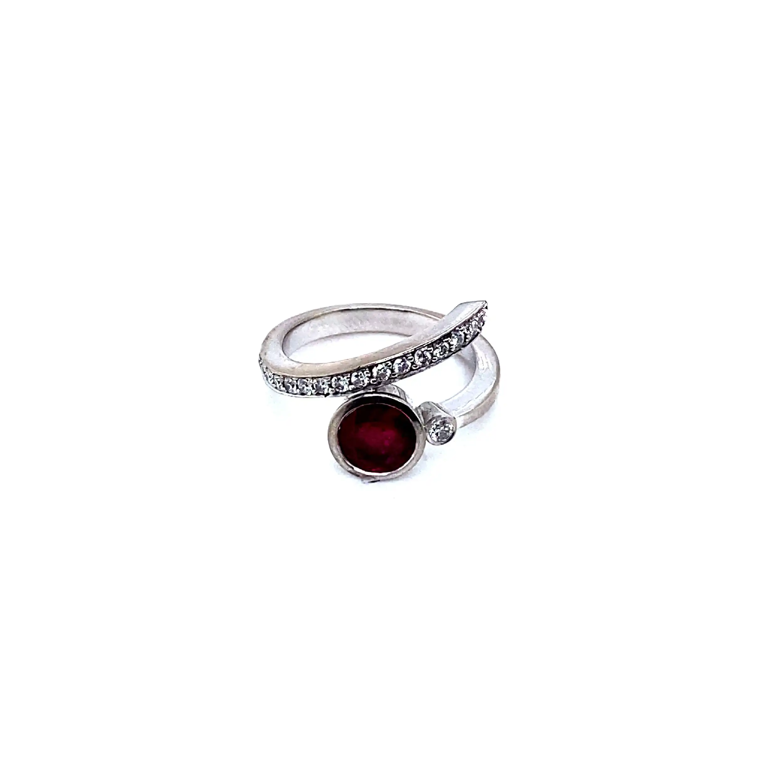 Ring Weißgold mit Rubin und Brillanten