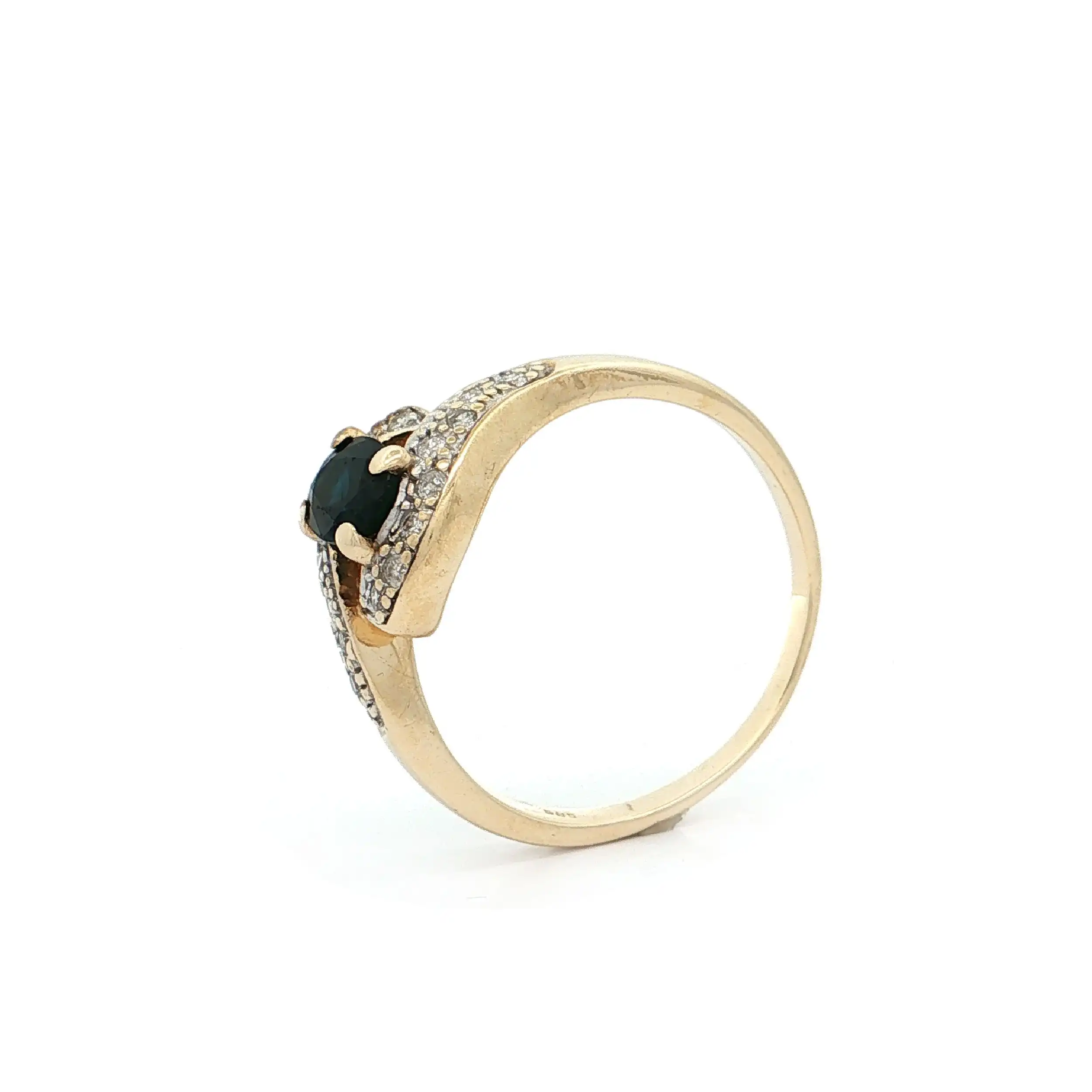 Ring mit Saphir und Brillanten Ring mit Saphir und Brillanten
