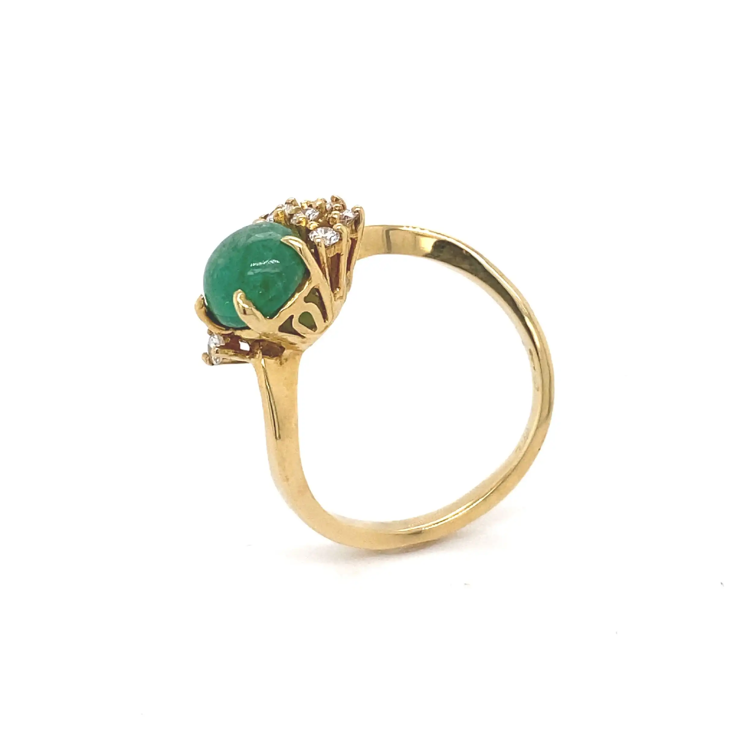 Ring Gelbgold mit Smaragd Cabochon und Brillanten Ring Gelbgold mit Smaragd Cabochon und Brillanten
