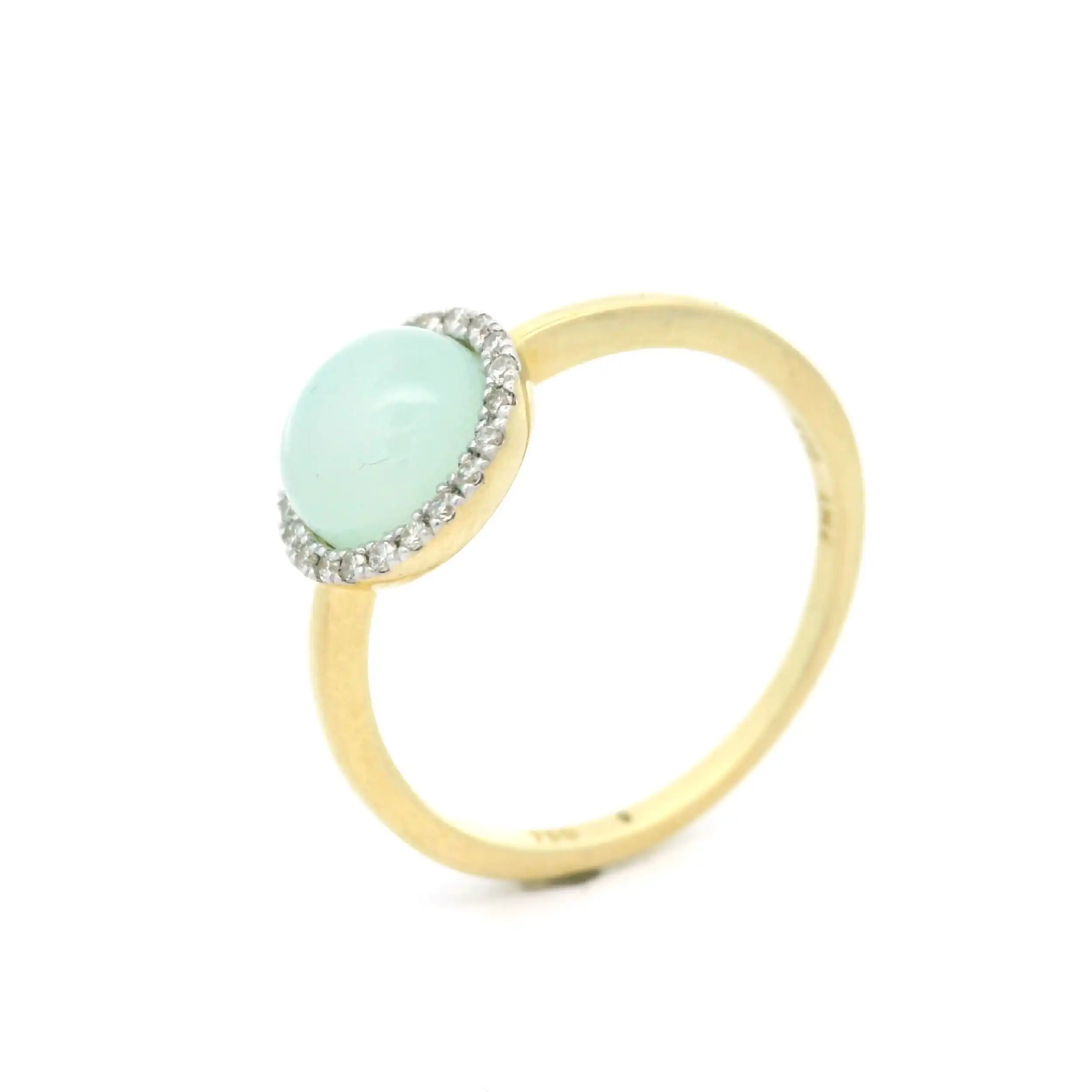 Ring Gelbgold mit Chalcedon Cabochon und Brillanten Ring Gelbgold mit Chalcedon Cabochon und Brillanten