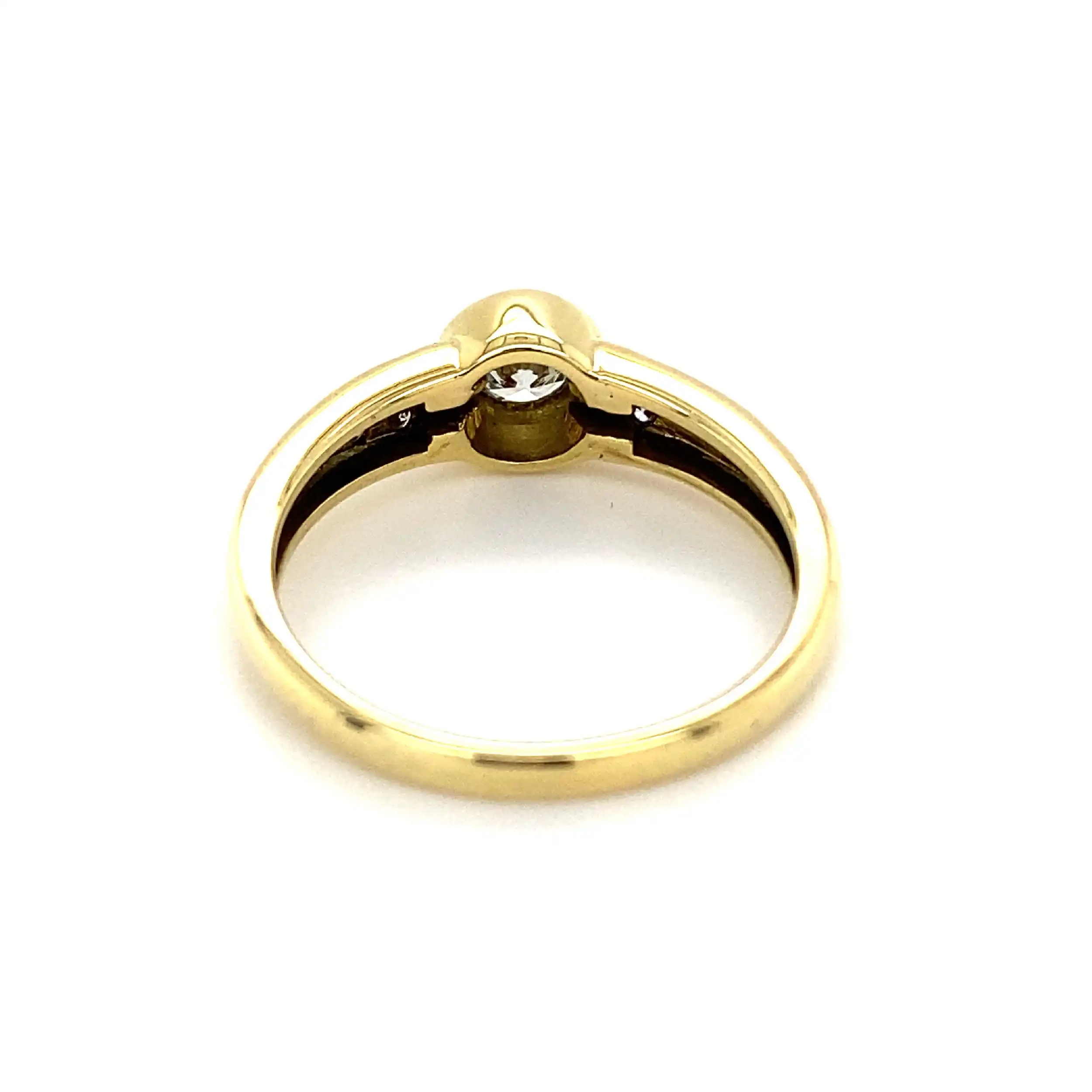 Ring Gelbgold mit Brillanten, graviert mit 0,40ct. Ring Gelbgold mit Brillanten, graviert mit 0,40ct.