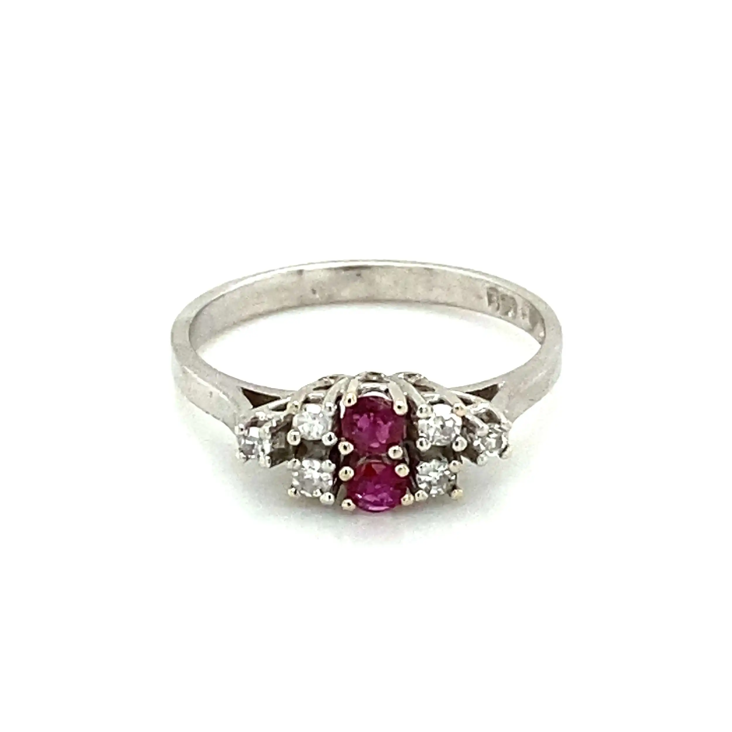 Ring Weißgold mit Rubinen und Diamanten, graviert mit 0,18ct Ring Weißgold mit Rubinen und Diamanten, graviert mit 0,18ct
