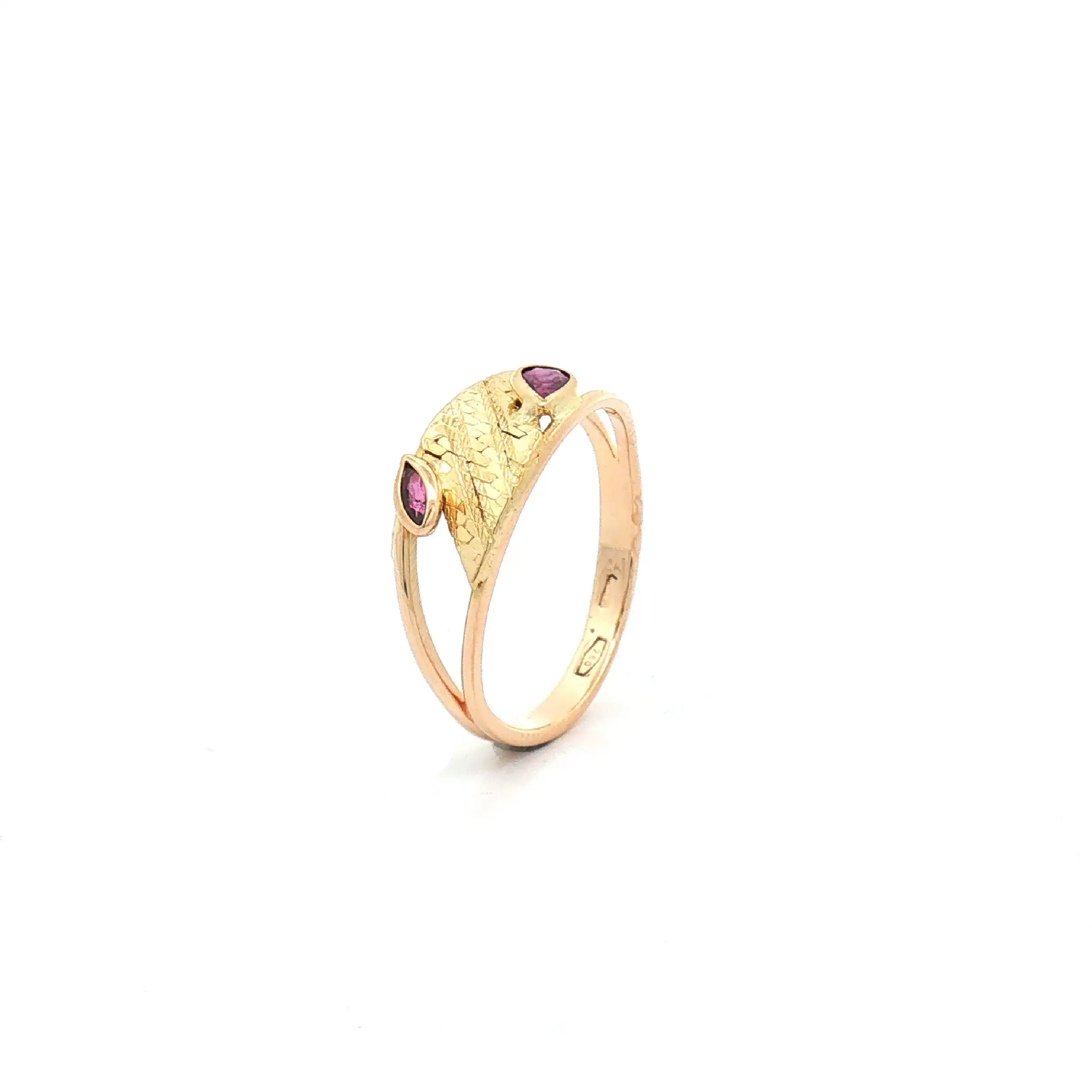 Ring Gelbgold mit roten Farbsteinen