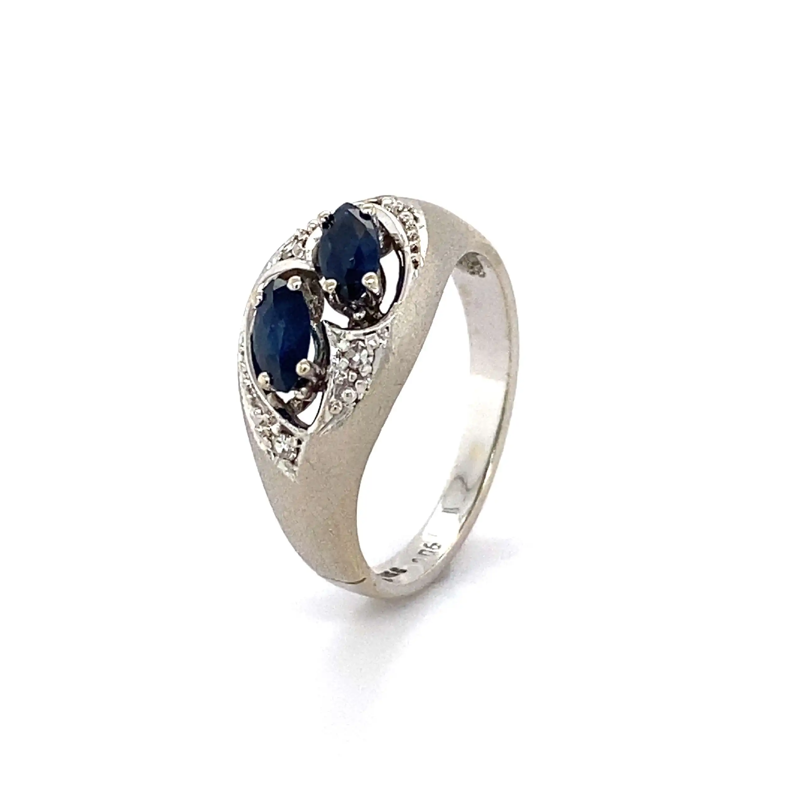 Ring Weißgold mit Diamanten und blauen Farbsteinen Ring Weißgold mit Diamanten und blauen Farbsteinen