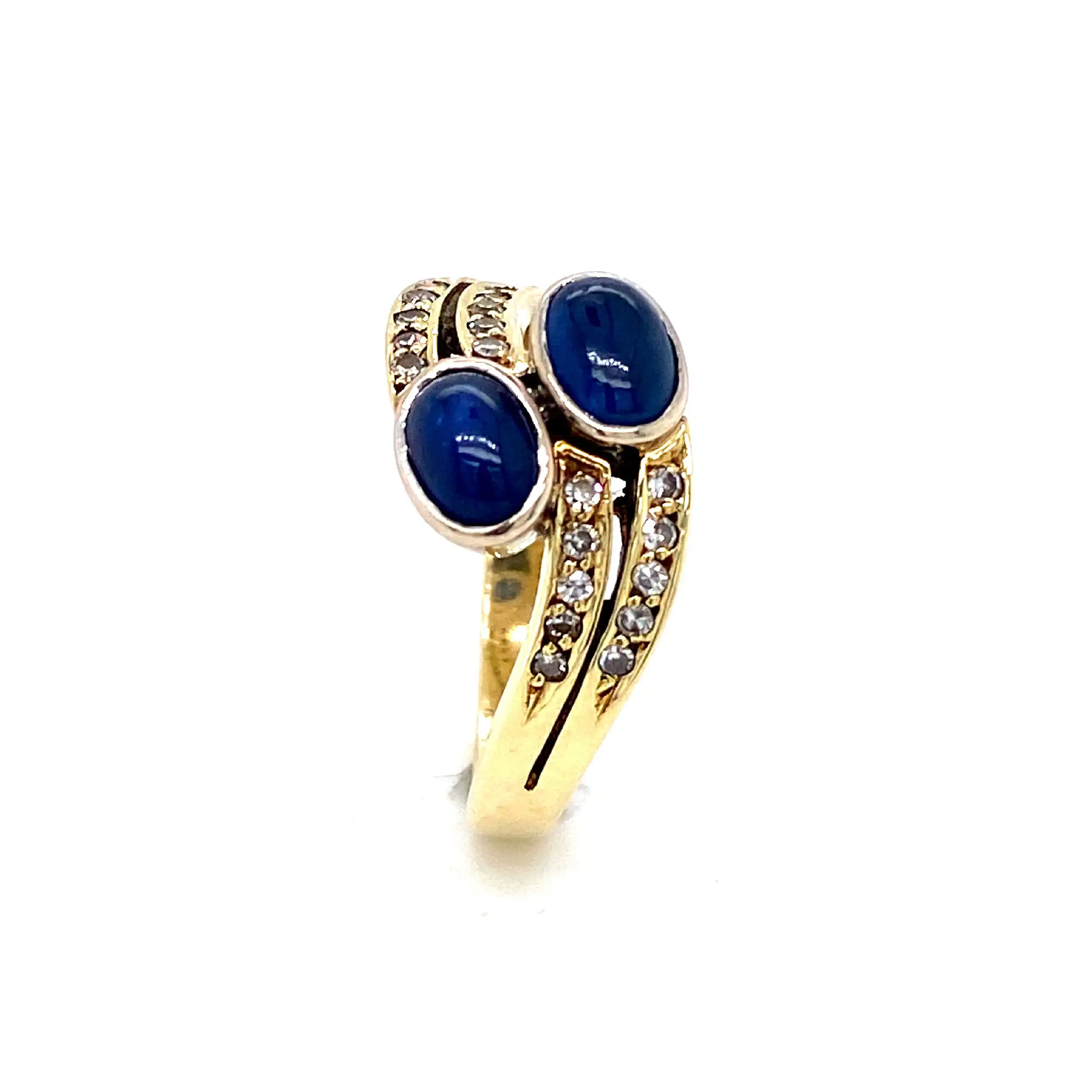 Ring Gelbgold mit Diamanten und Saphiren Cabochon Ring Gelbgold mit Diamanten und Saphiren Cabochon