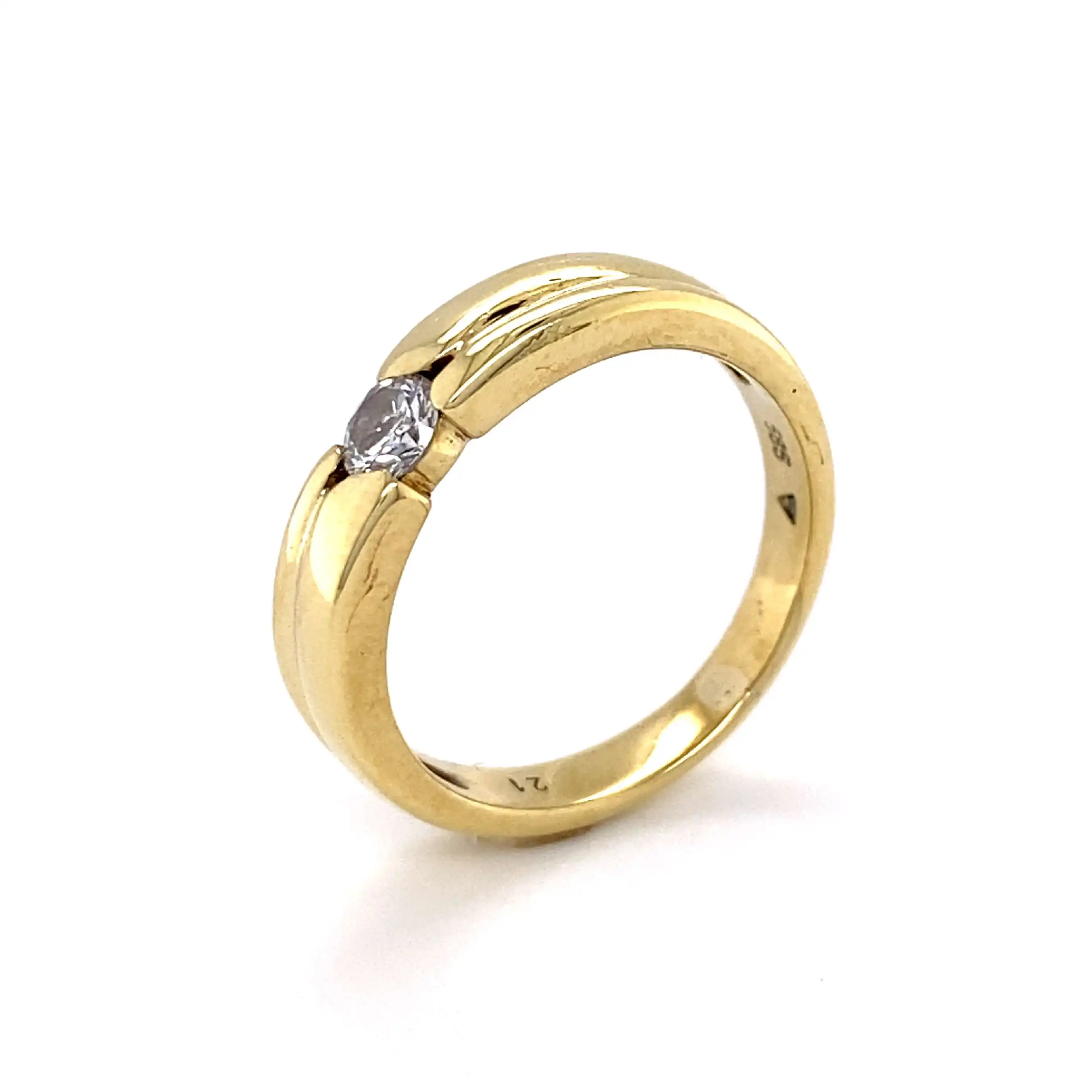 Ring Gelbgold mit Brillant, graviert mit 0,21ct. Ring Gelbgold mit Brillant, graviert mit 0,21ct.