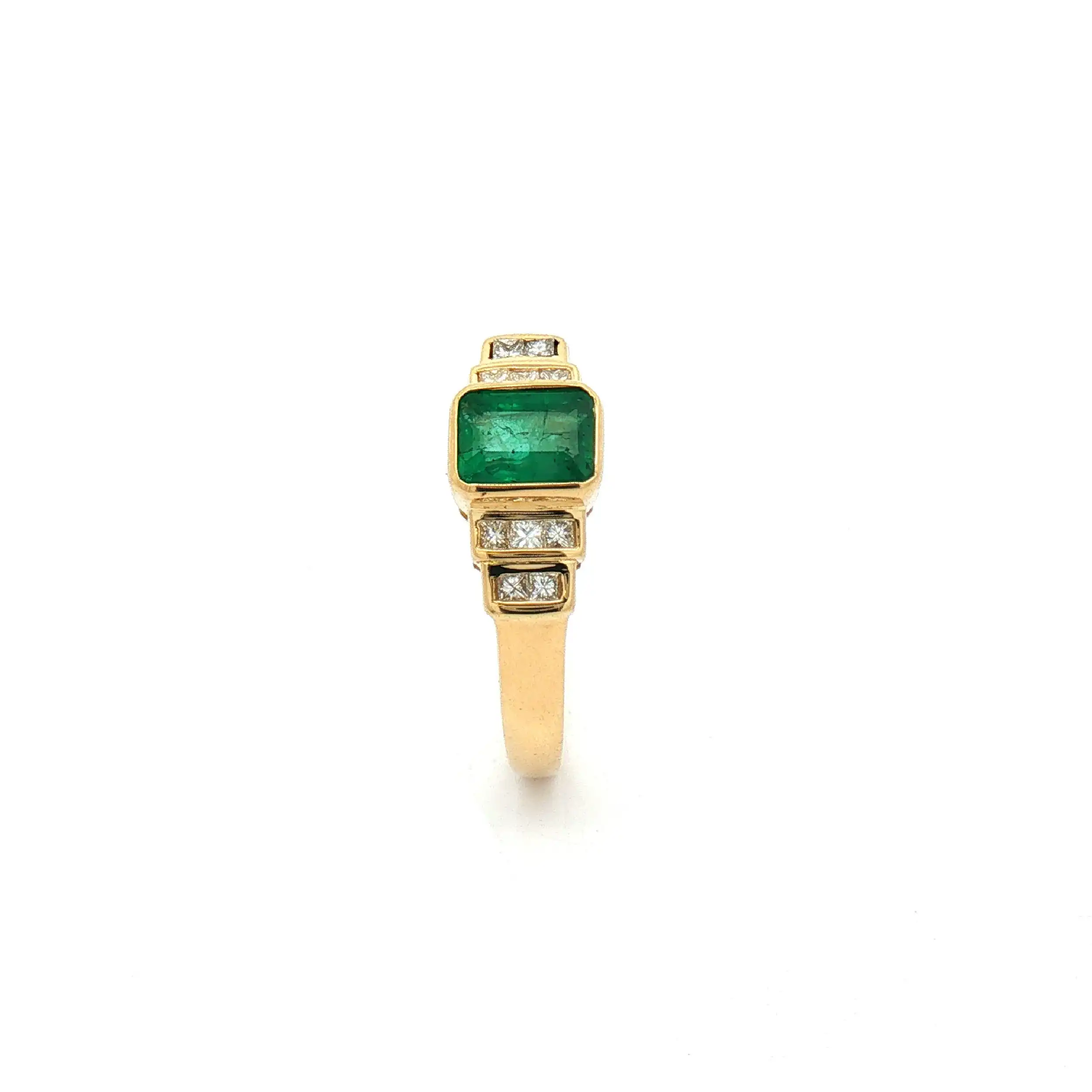 Ring Gelbgold mit Diamanten im Princess-Schliff und Smaragd