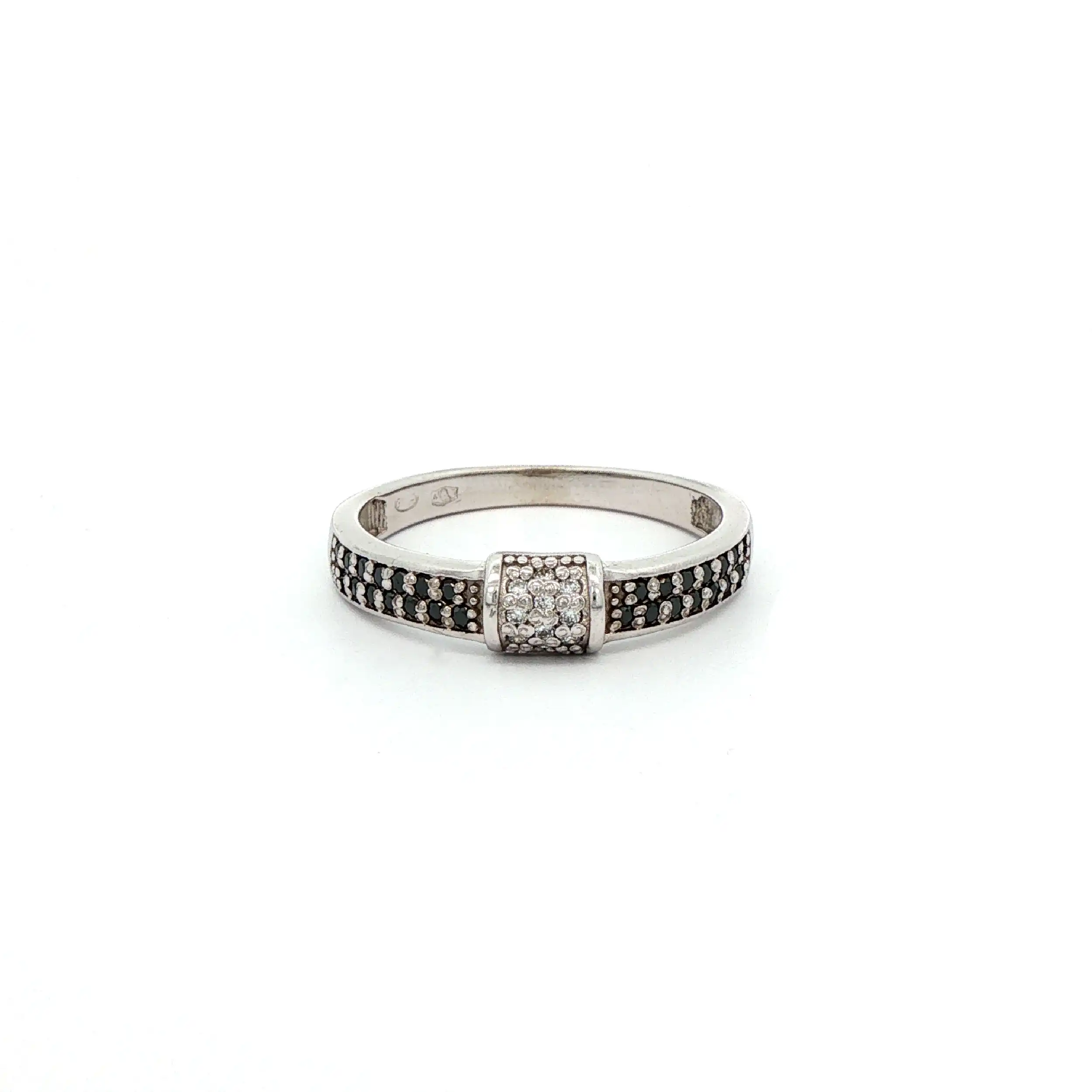 Ring Weißgold mit schwarzen und weißen Brillanten Ring Weißgold mit schwarzen und weißen Brillanten