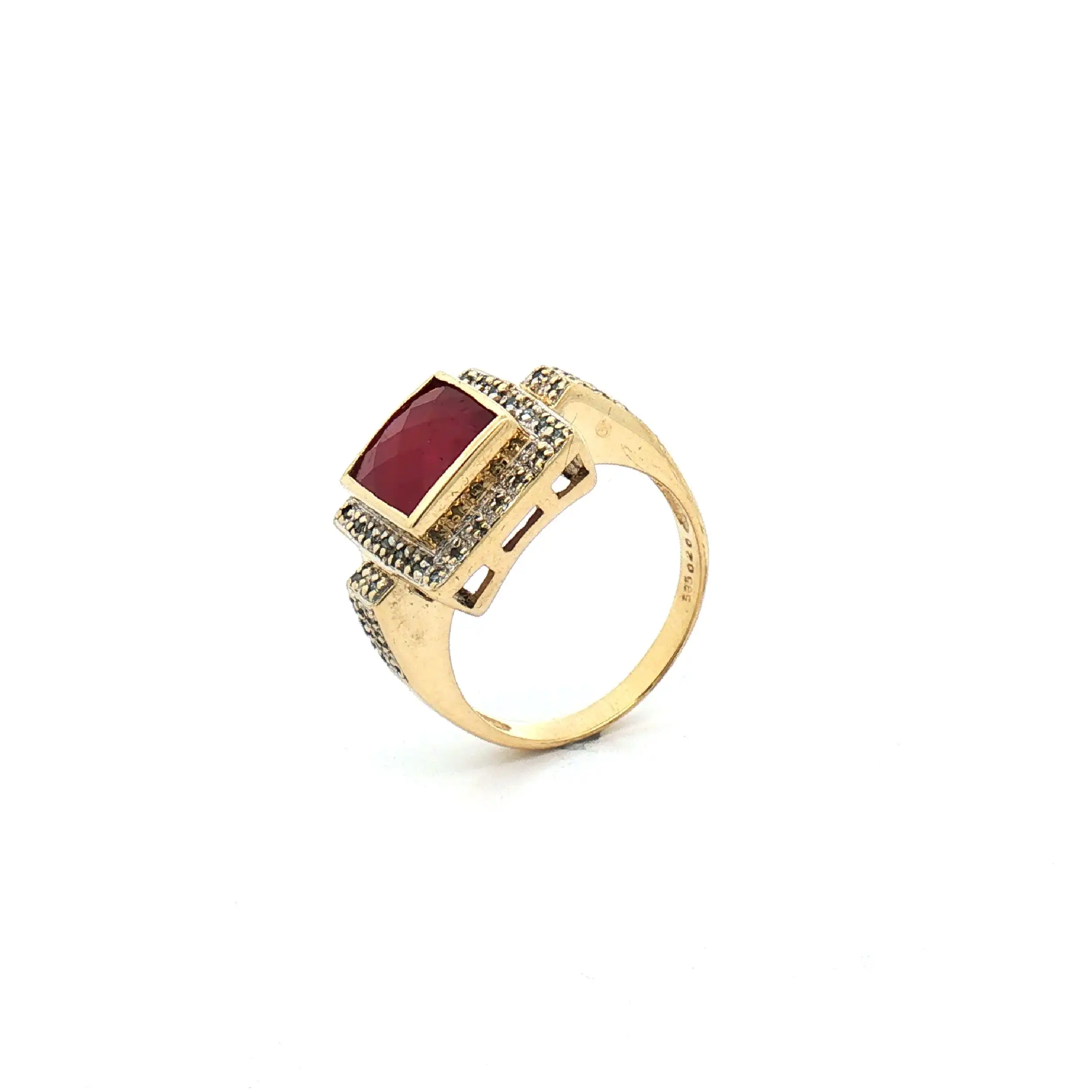 Ring Bicolor mit Diamanten und roten Farbstein