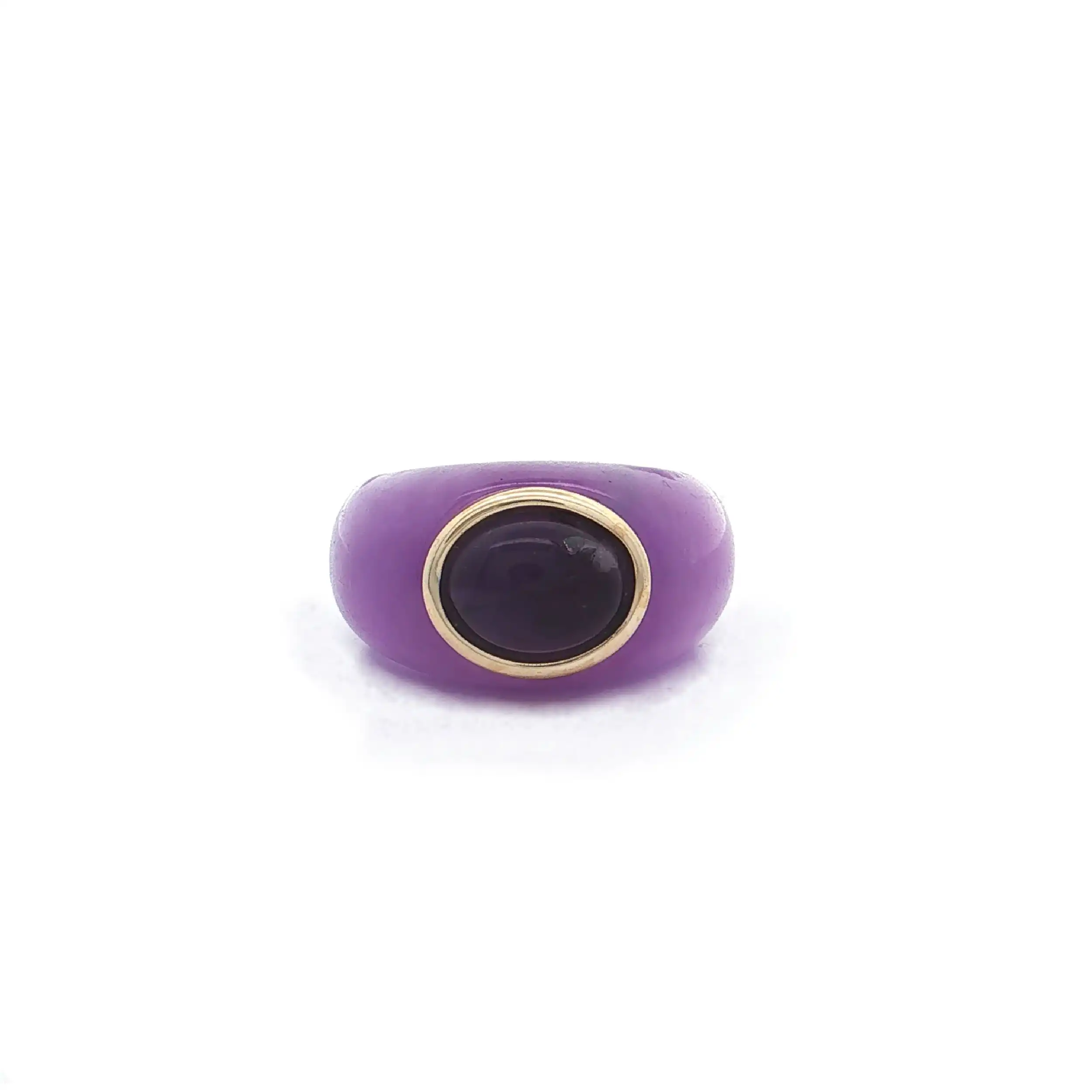Ring aus lavendelfarbener Jade mit Gelbgold Fassung und Amethyst Cabochon Ring aus lavendelfarbener Jade mit Gelbgold Fassung und Amethyst Cabochon