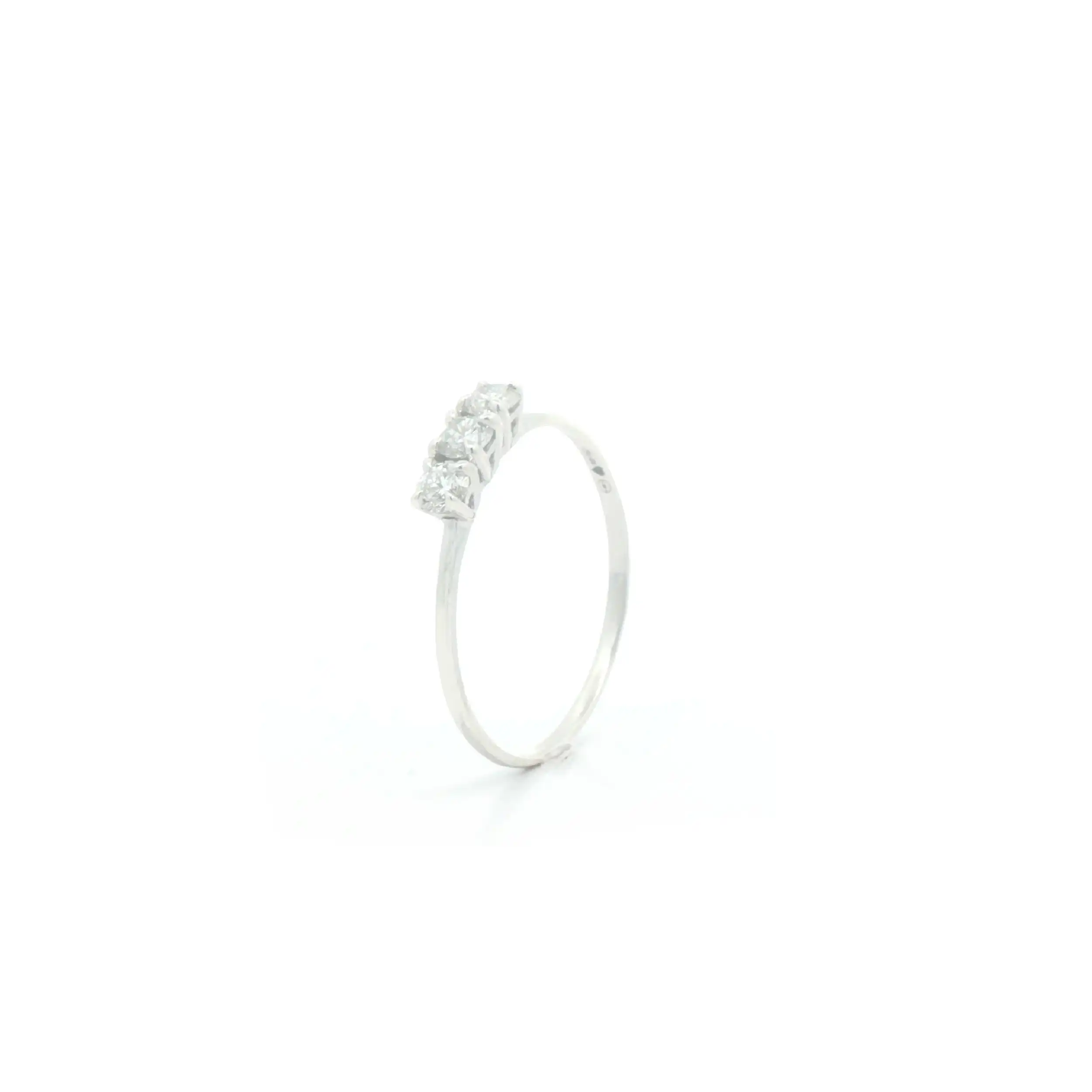 Ring Weißgold mit synthetischen Brillanten Ring Weißgold mit synthetischen Brillanten