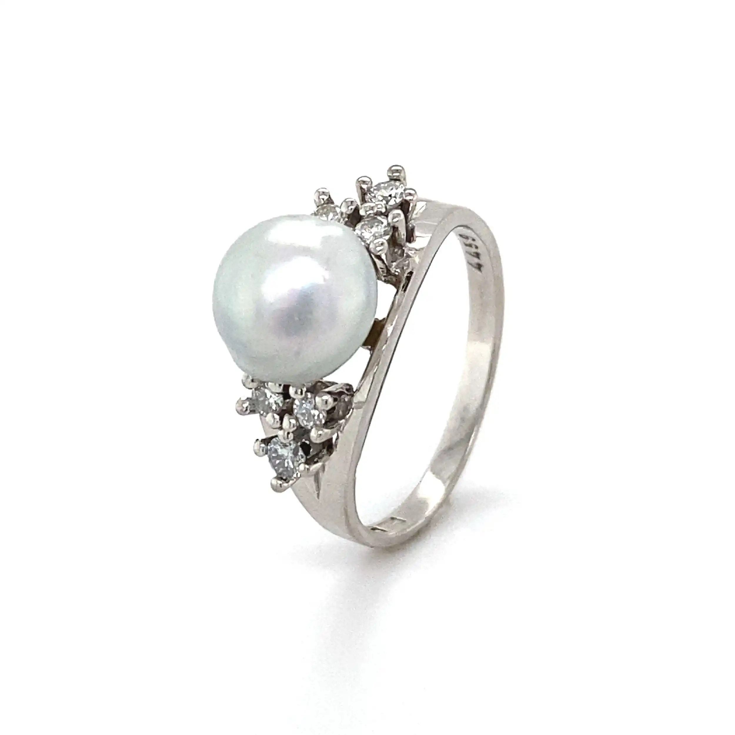Ring Weißgold mit Perle und Brillanten Ring Weißgold mit Perle und Brillanten