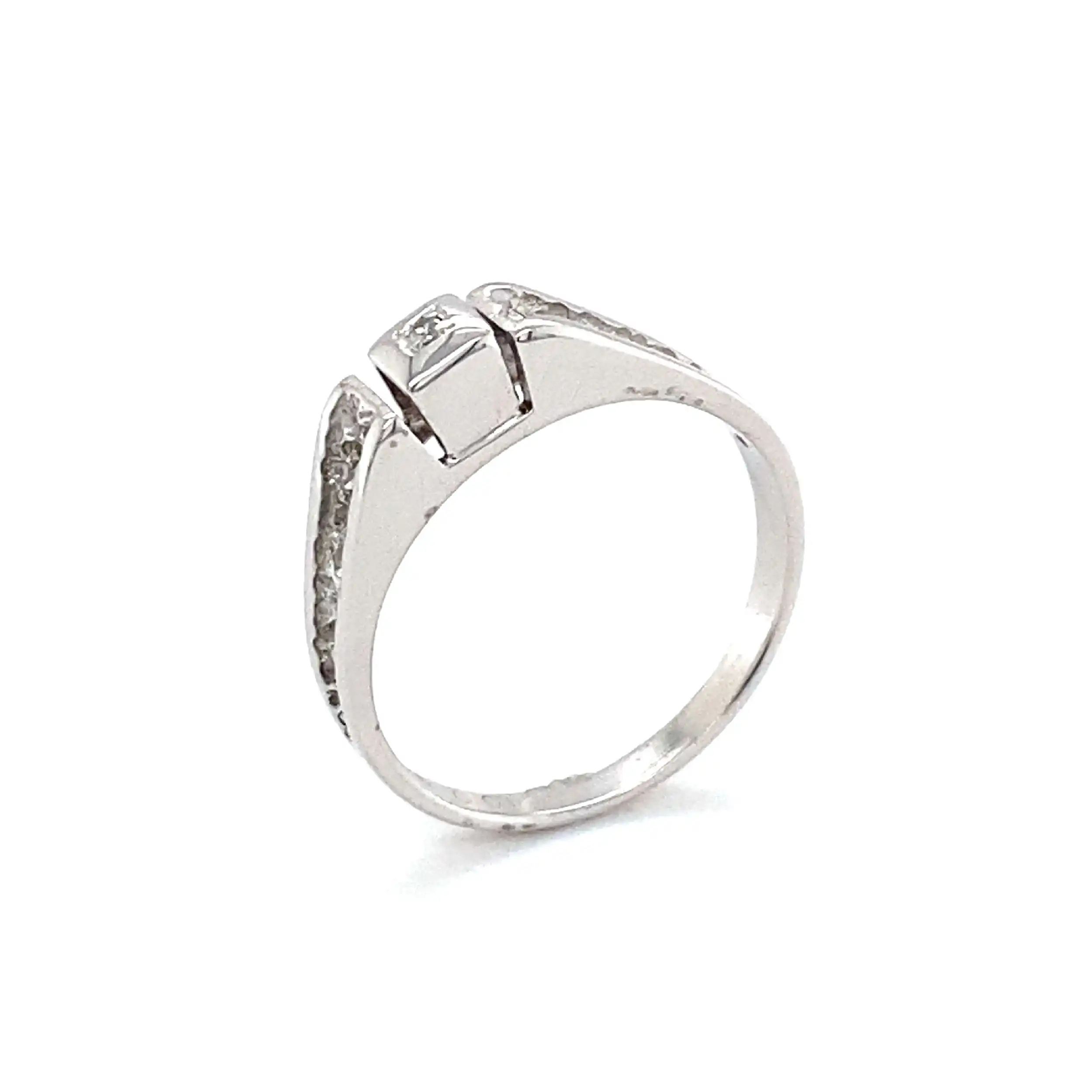 Ring Weißgold mit Brillant, graviert mit 0,01ct. Ring Weißgold mit Brillant, graviert mit 0,01ct.