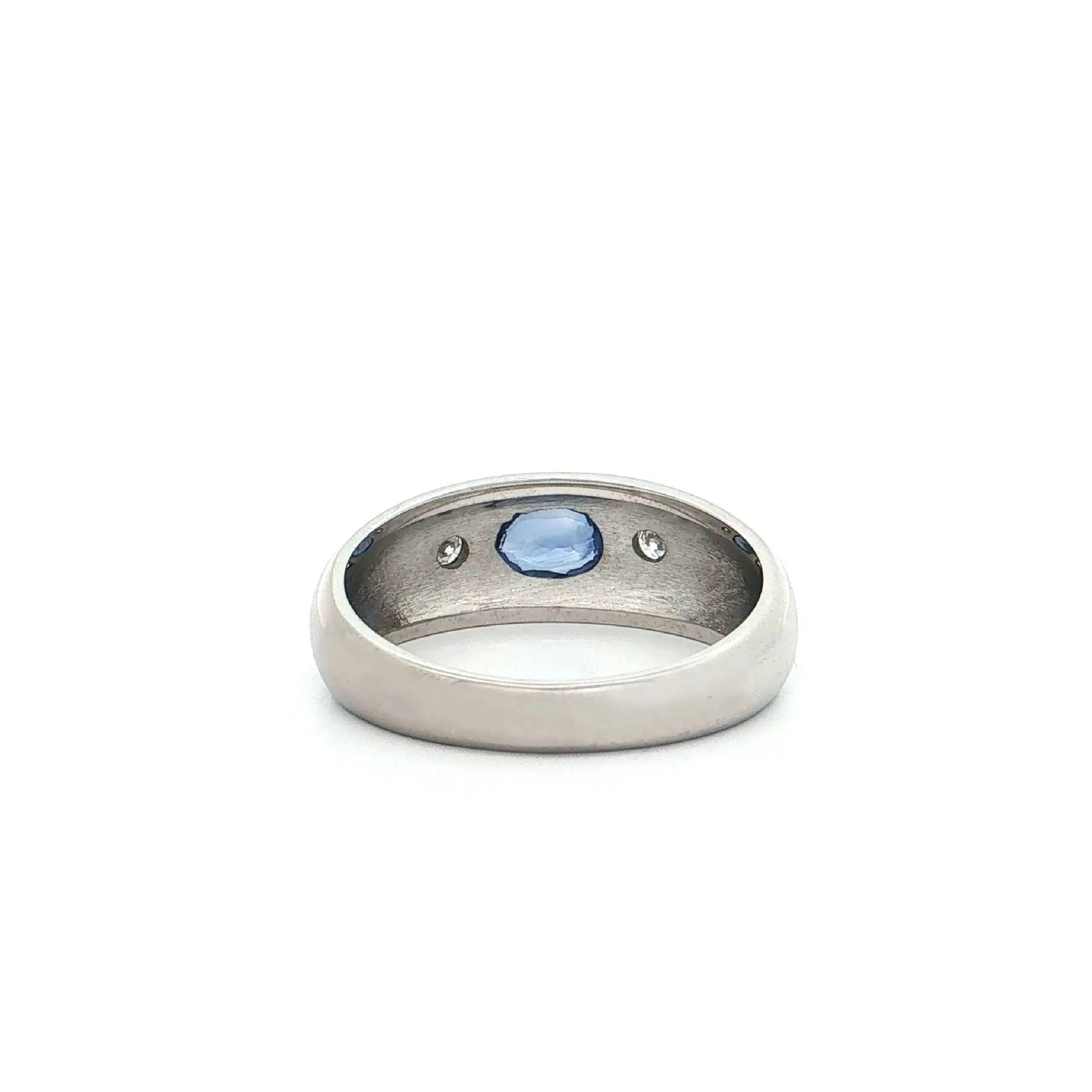 Ring Weißgold mit Saphir und Brillanten, graviert mit 0,08ct Ring Weißgold mit Saphir und Brillanten, graviert mit 0,08ct
