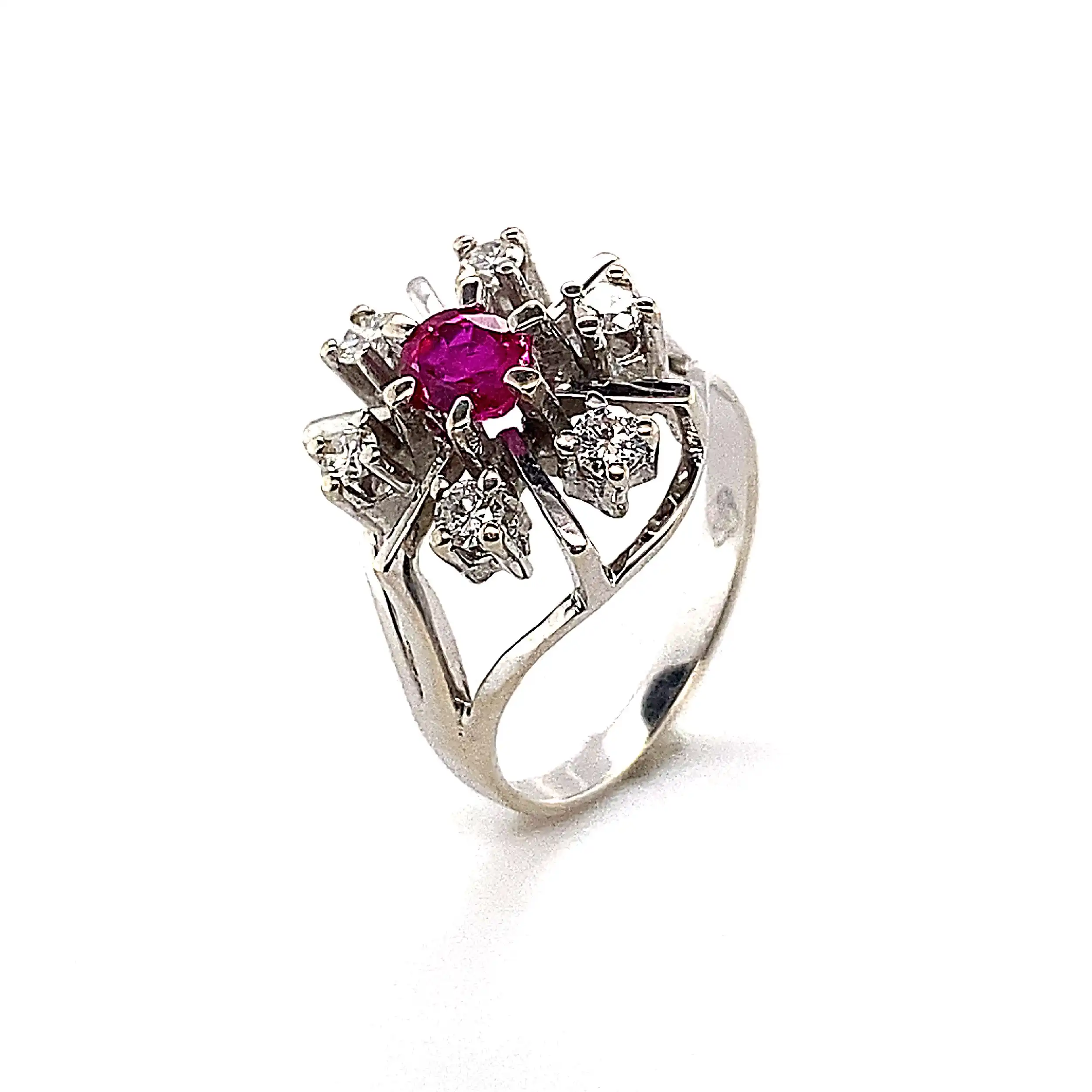 Ring Weißgold mit Rubin und Brillanten Ring Weißgold mit Rubin und Brillanten