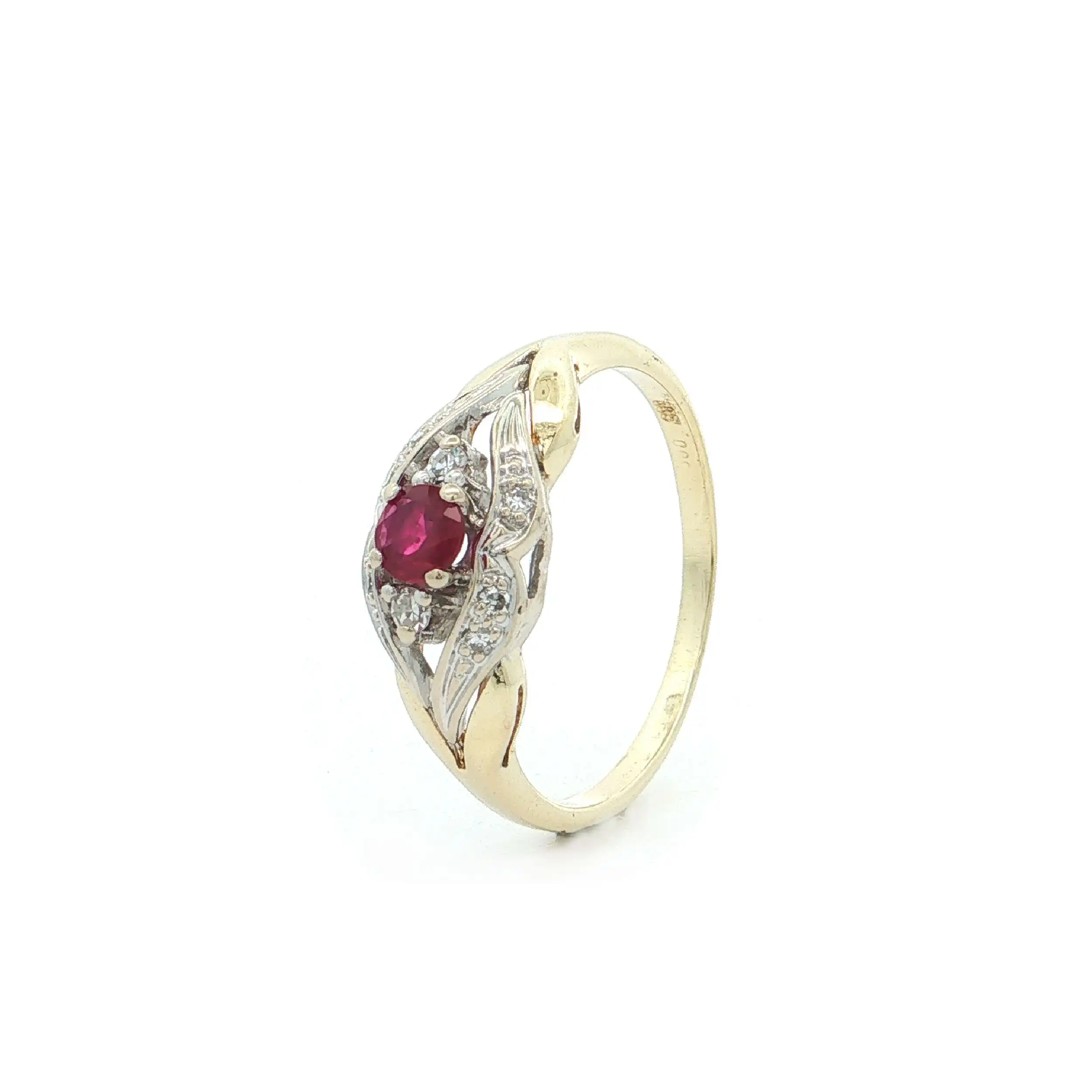 Ring Bicolor mit Rubin und Diamanten Ring Bicolor mit Rubin und Diamanten