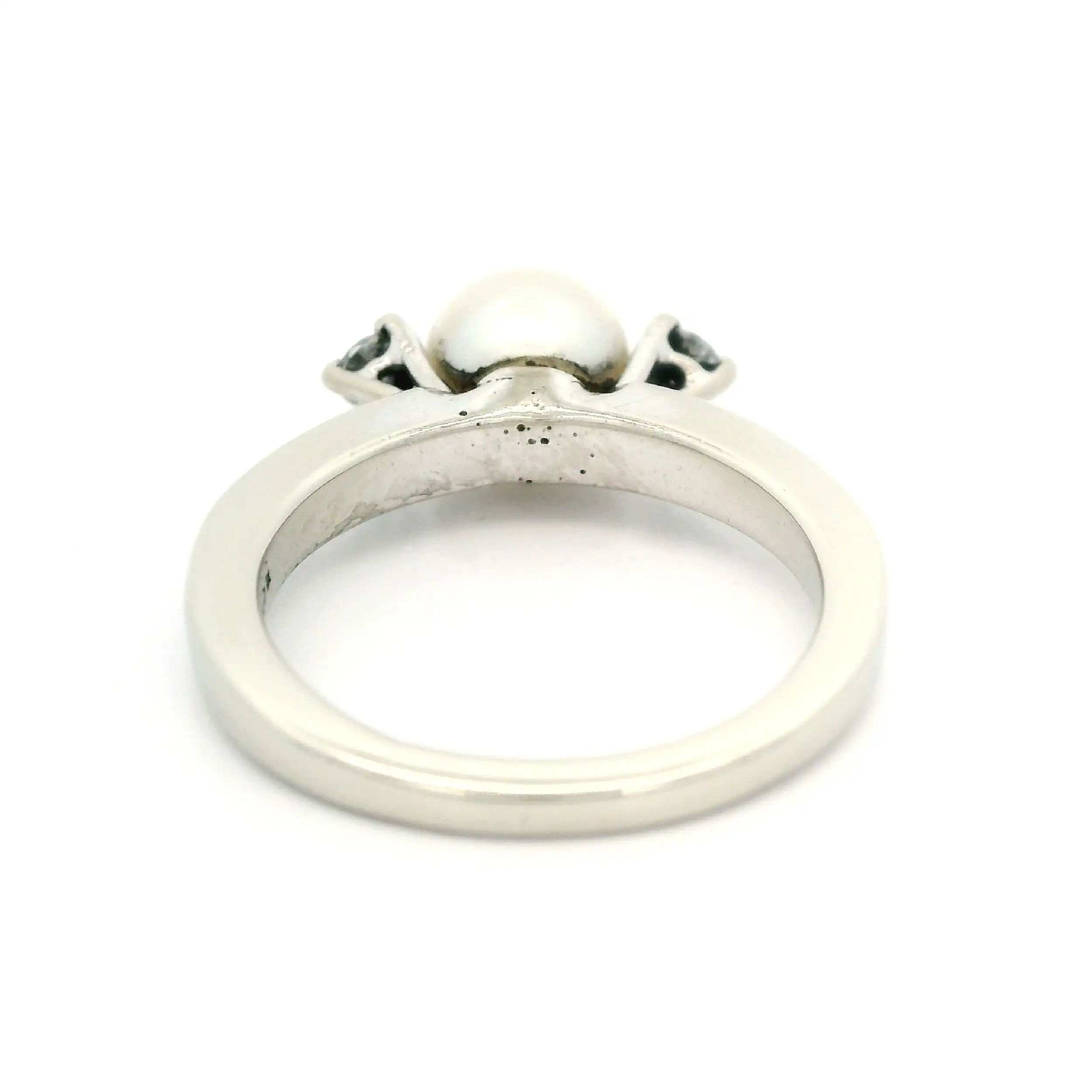 Ring Weißgold mit Perle und Brillanten Ring Weißgold mit Perle und Brillanten