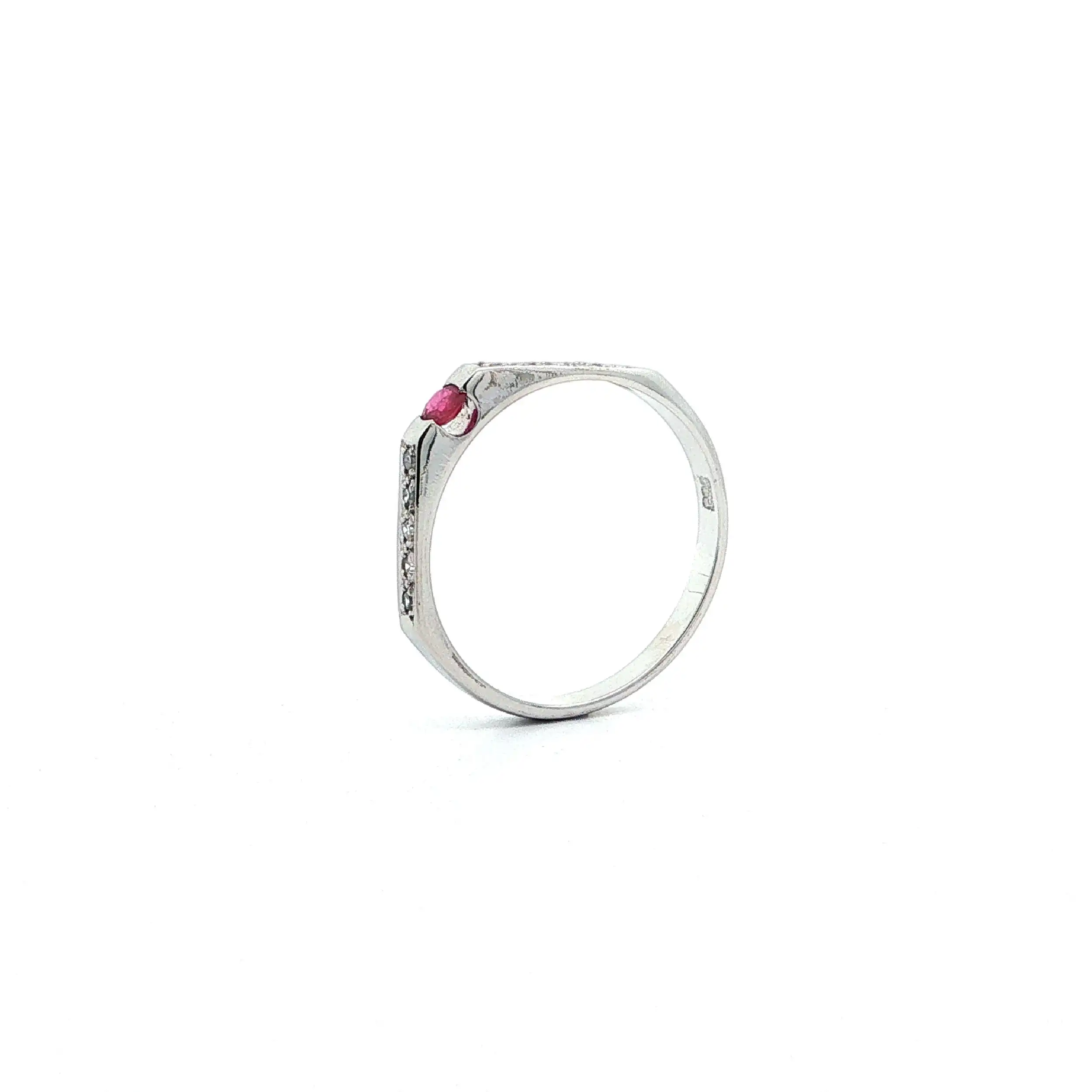 Ring Weißgold mit Rubin & Diamanten Ring Weißgold mit Rubin & Diamanten