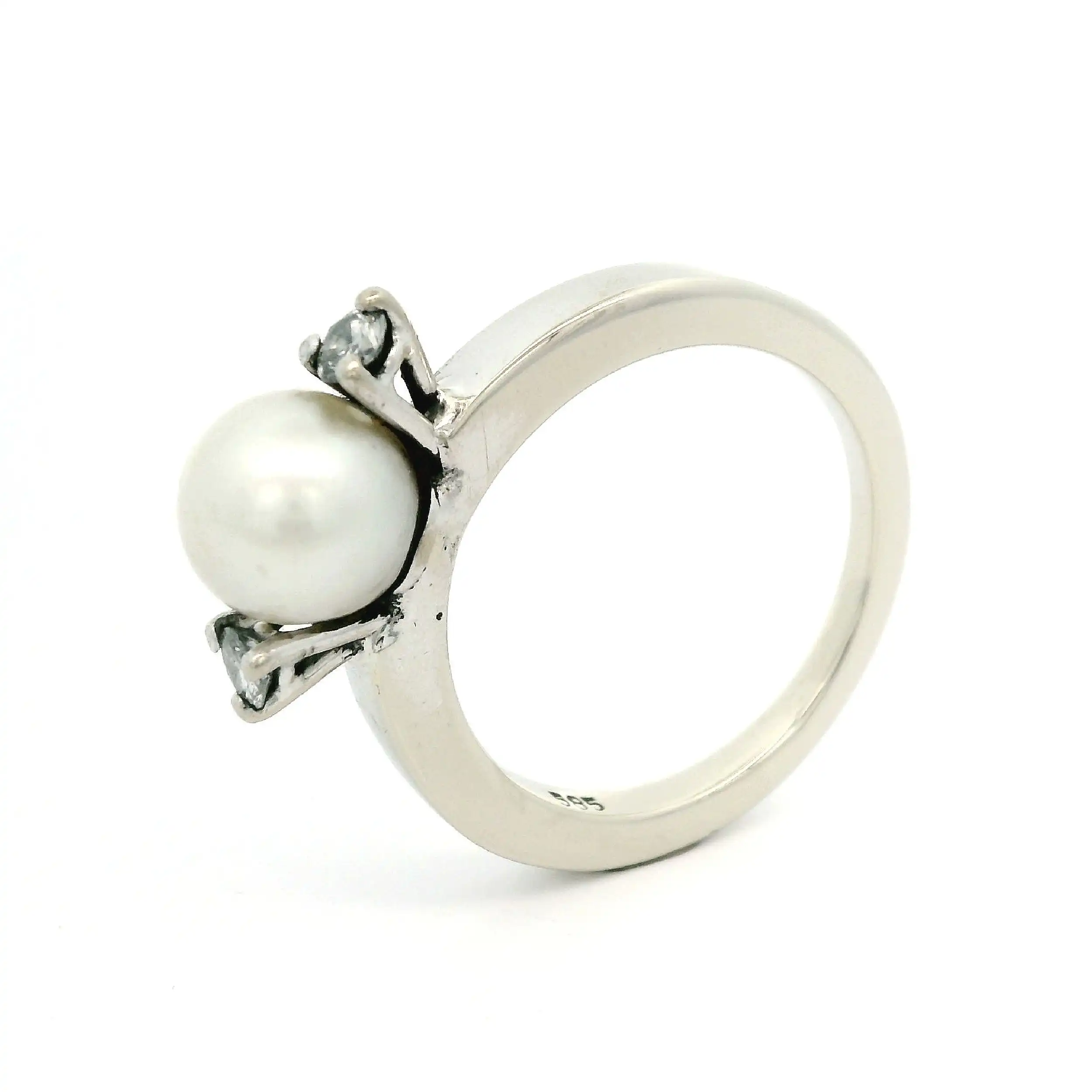 Ring Weißgold mit Perle und Brillanten Ring Weißgold mit Perle und Brillanten